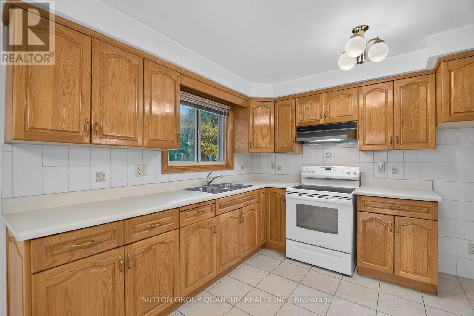 3697 BROOMHILL CRESCENT