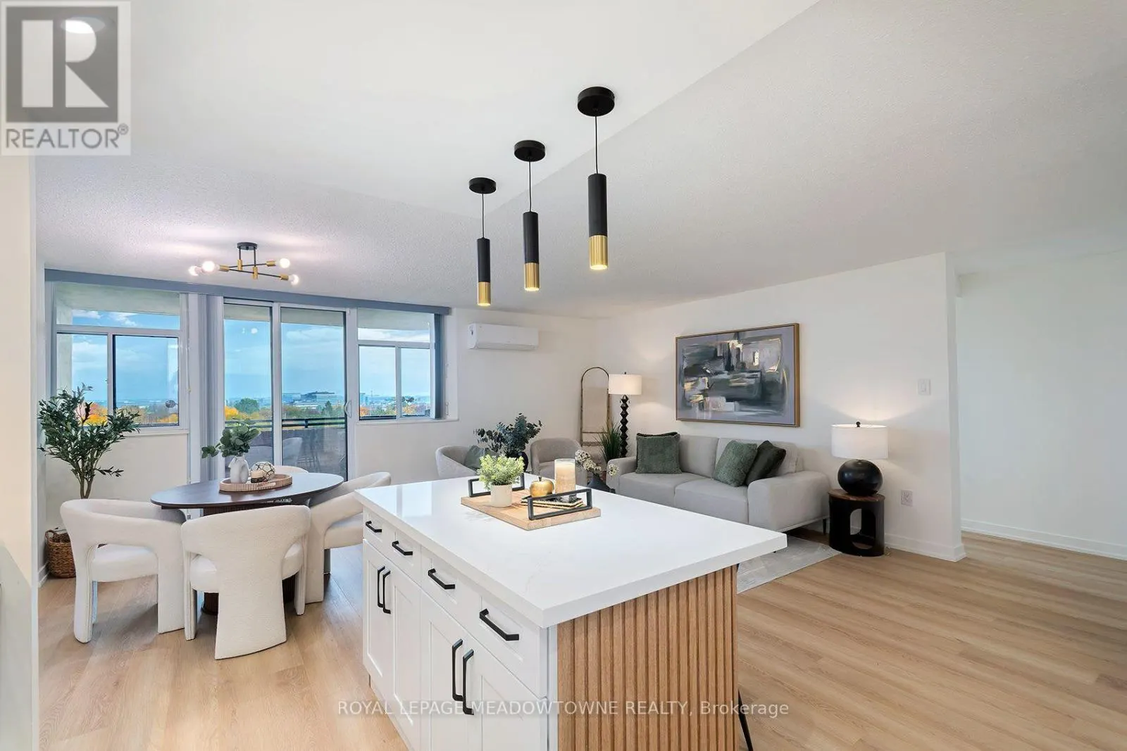 #806 - 2301 DERRY ROAD W