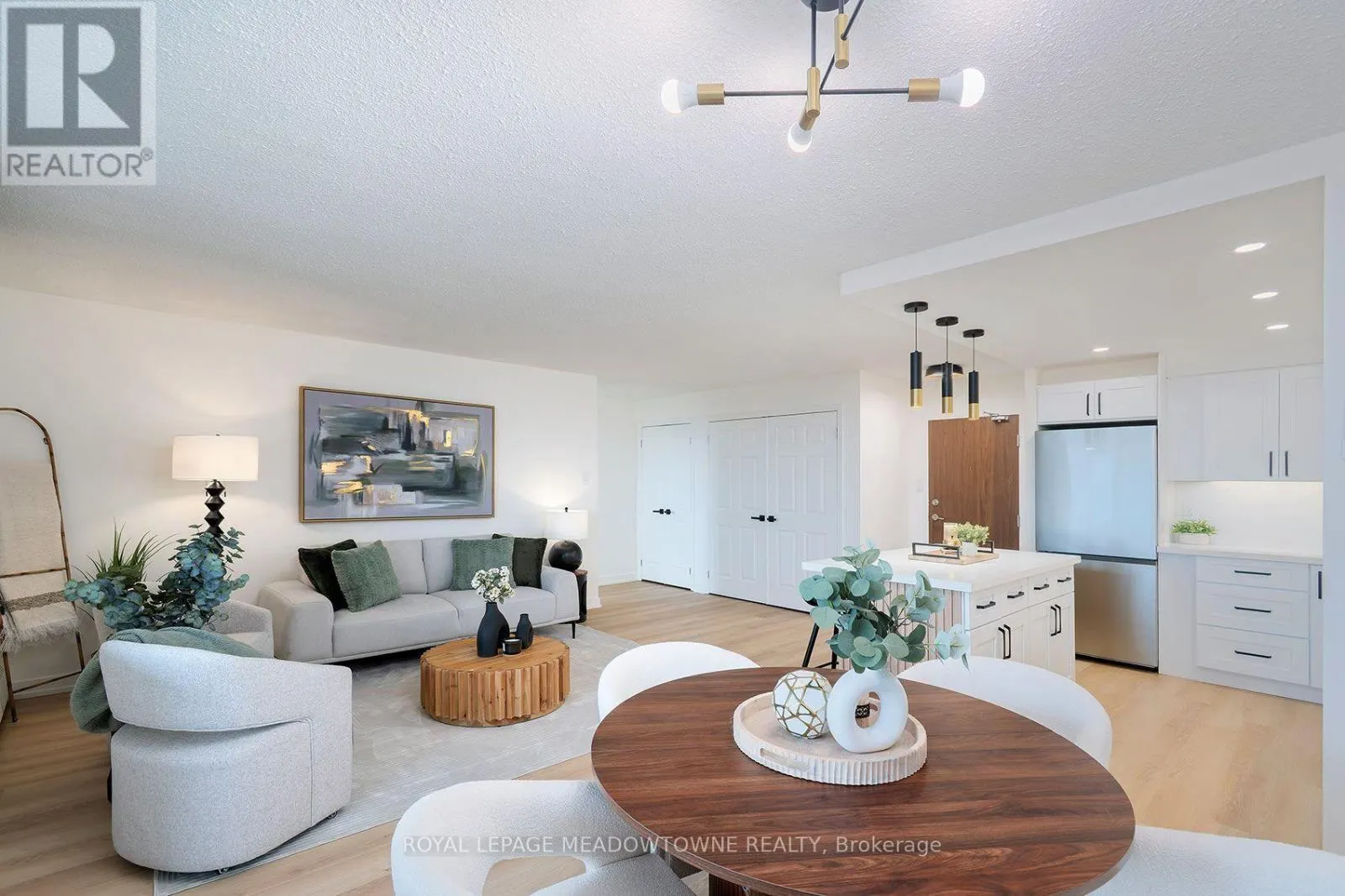 #806 - 2301 DERRY ROAD W