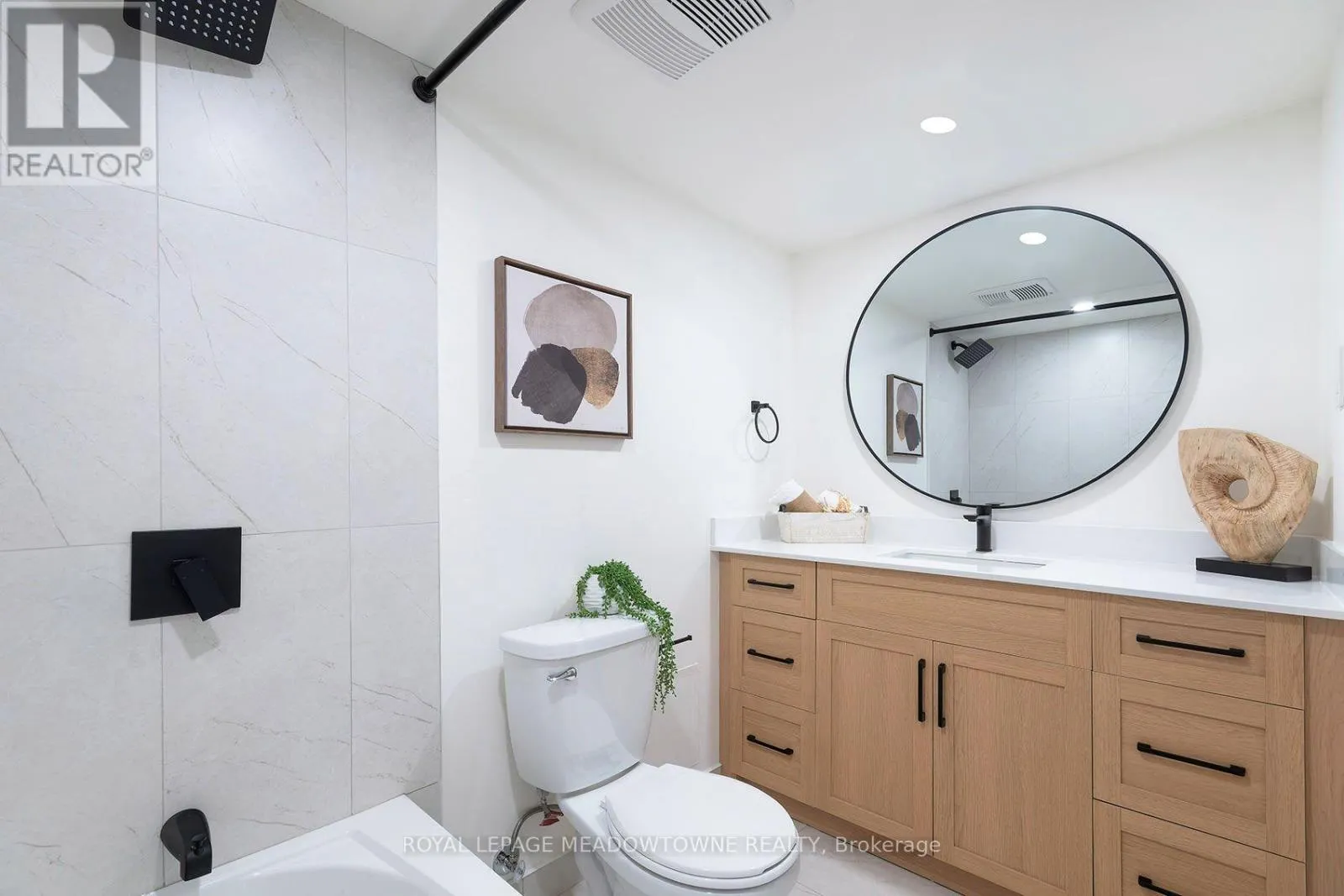#806 - 2301 DERRY ROAD W
