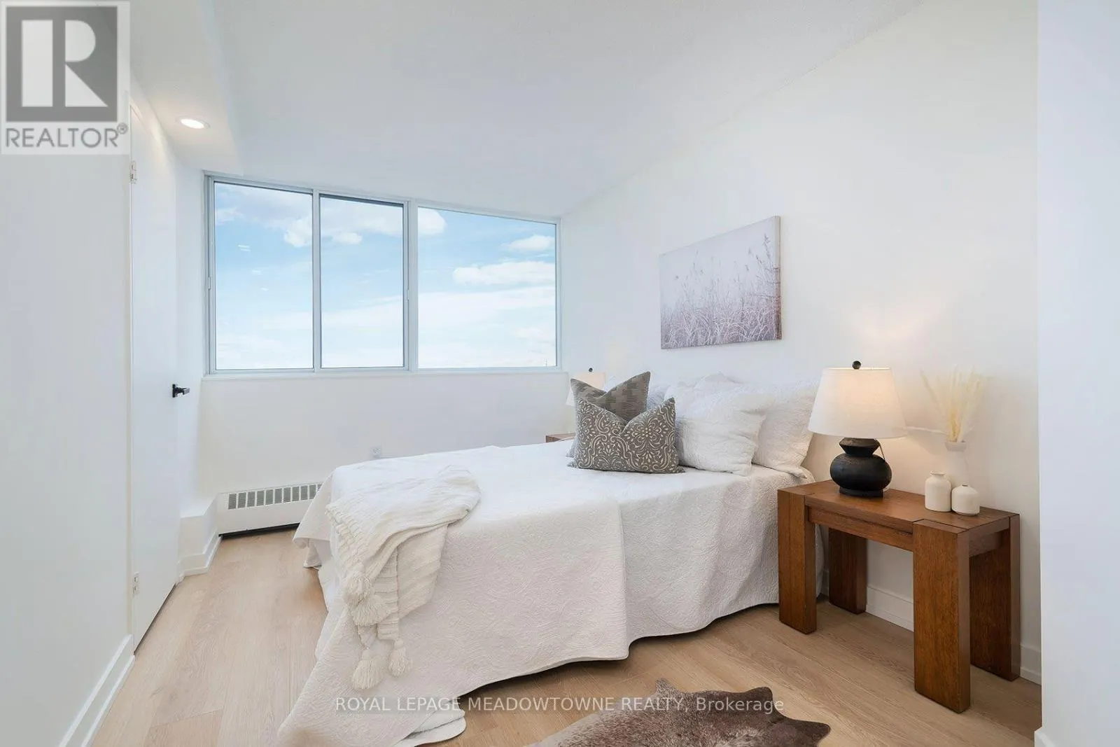 #806 - 2301 DERRY ROAD W