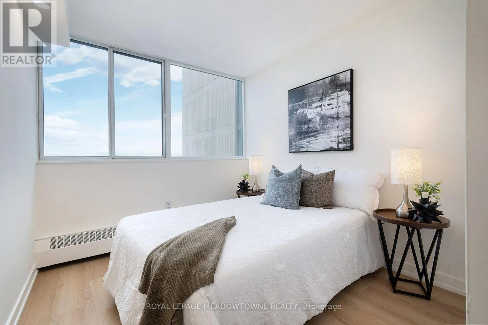 #806 - 2301 DERRY ROAD W