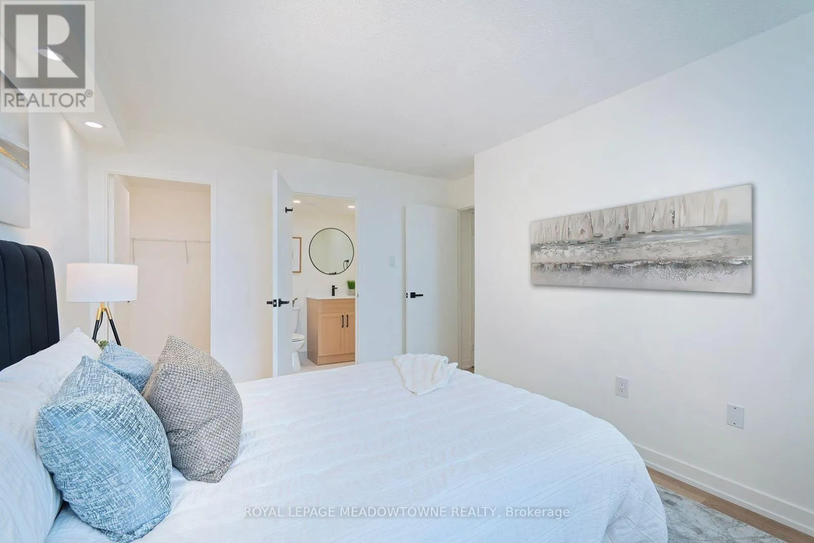 #806 - 2301 DERRY ROAD W