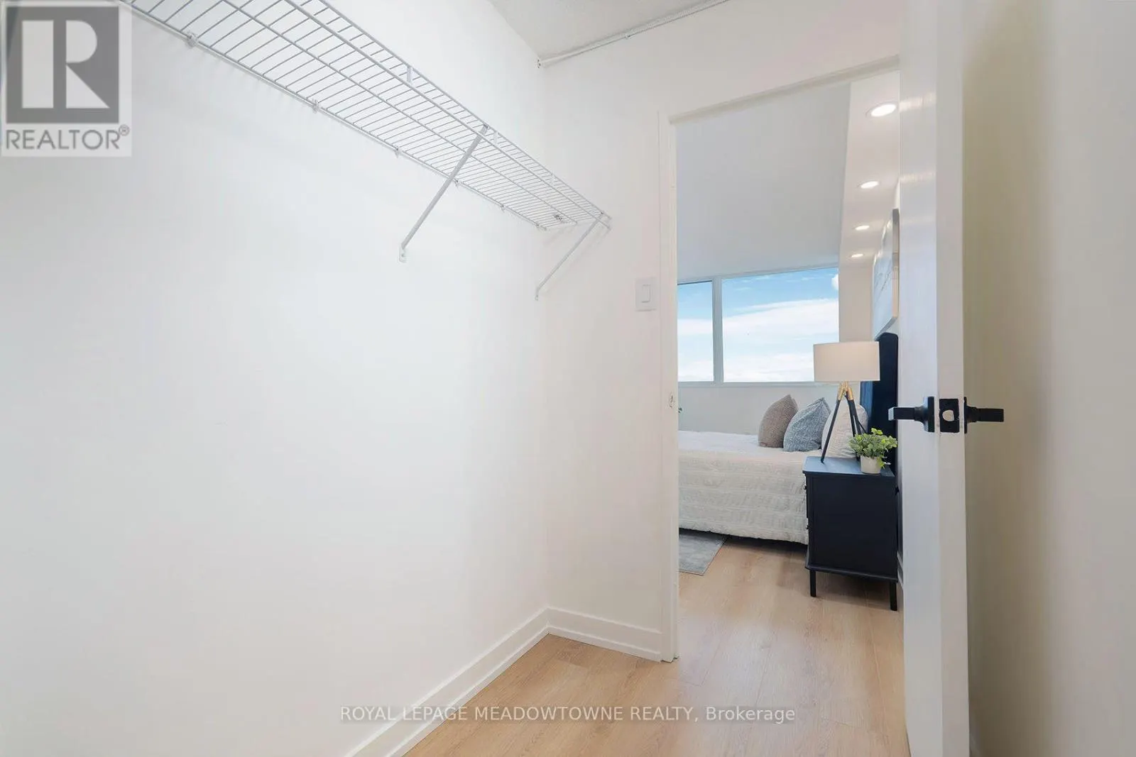 #806 - 2301 DERRY ROAD W