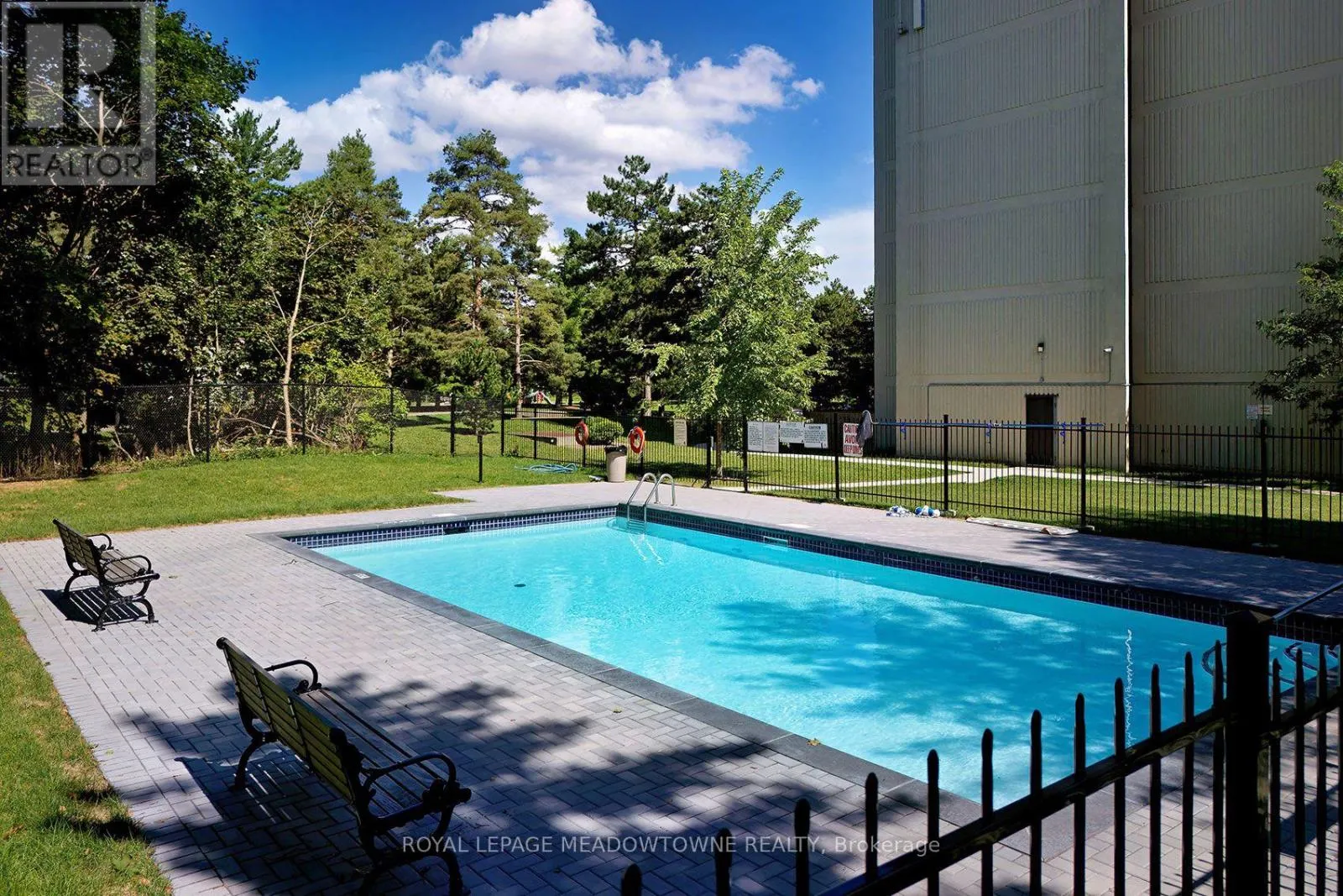 #806 - 2301 DERRY ROAD W