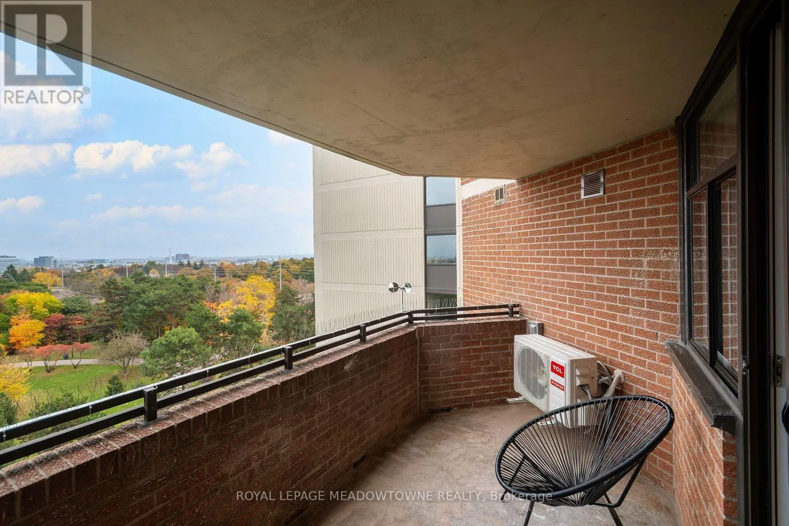#806 - 2301 DERRY ROAD W