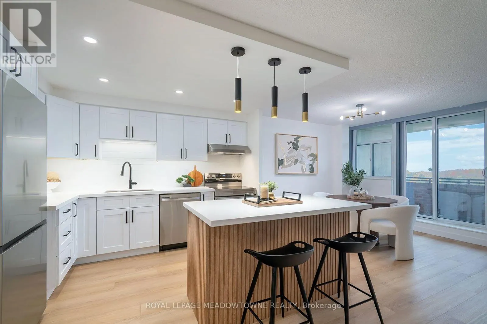 #806 - 2301 DERRY ROAD W