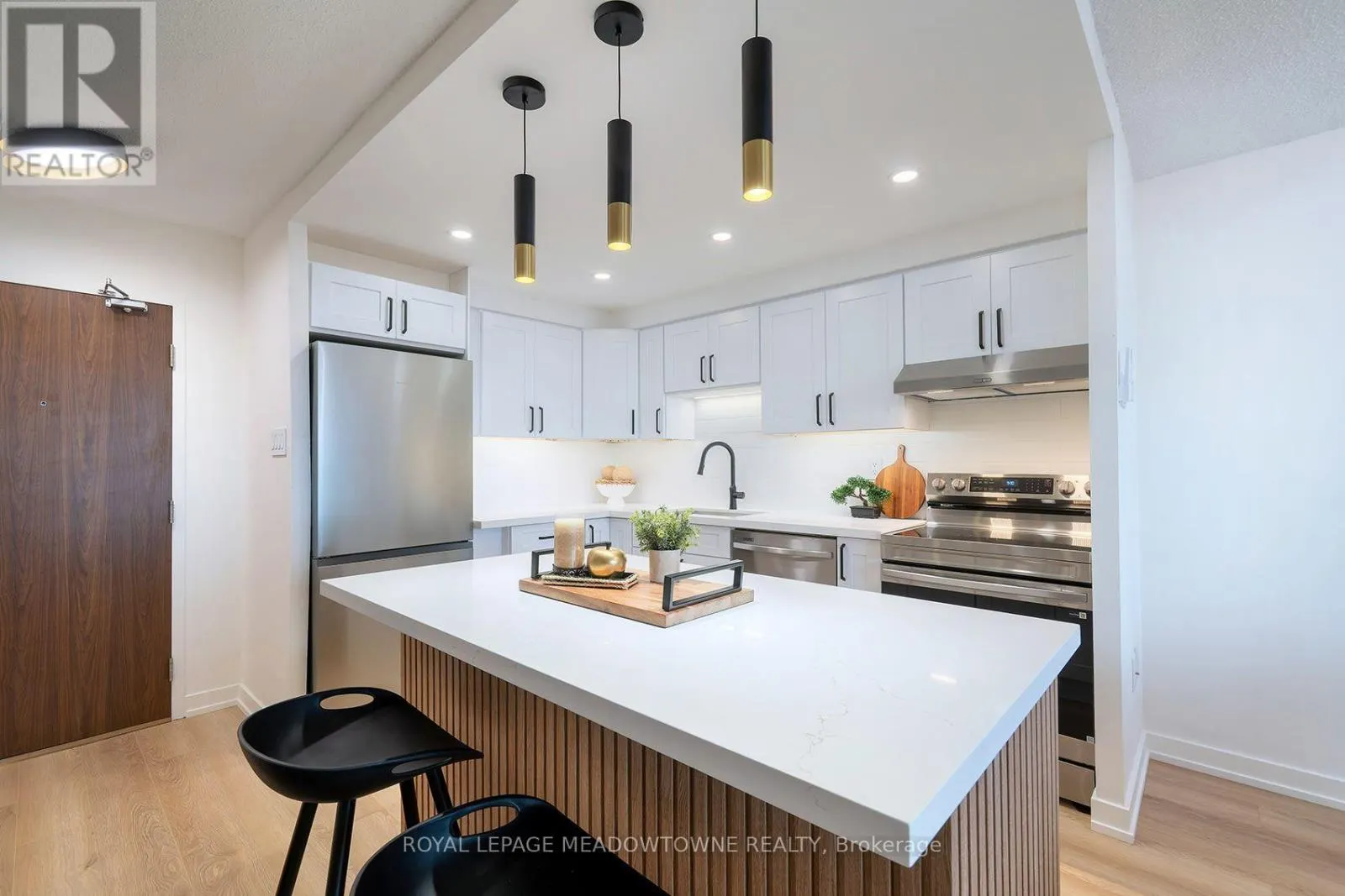 #806 - 2301 DERRY ROAD W