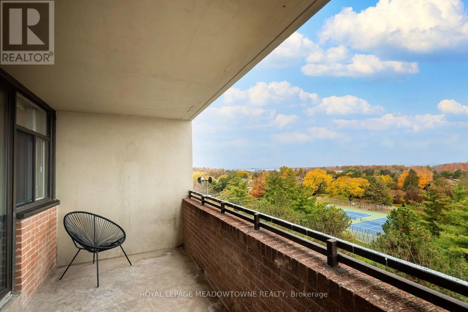 #806 - 2301 DERRY ROAD W