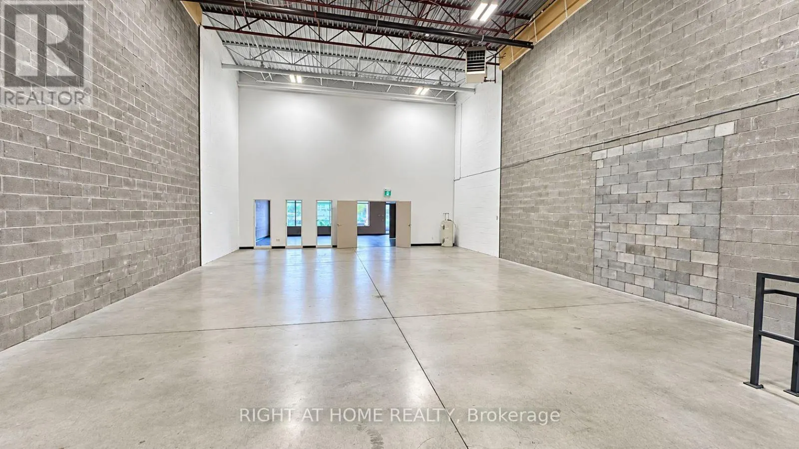 10 - 4090 RIDGEWAY DRIVE