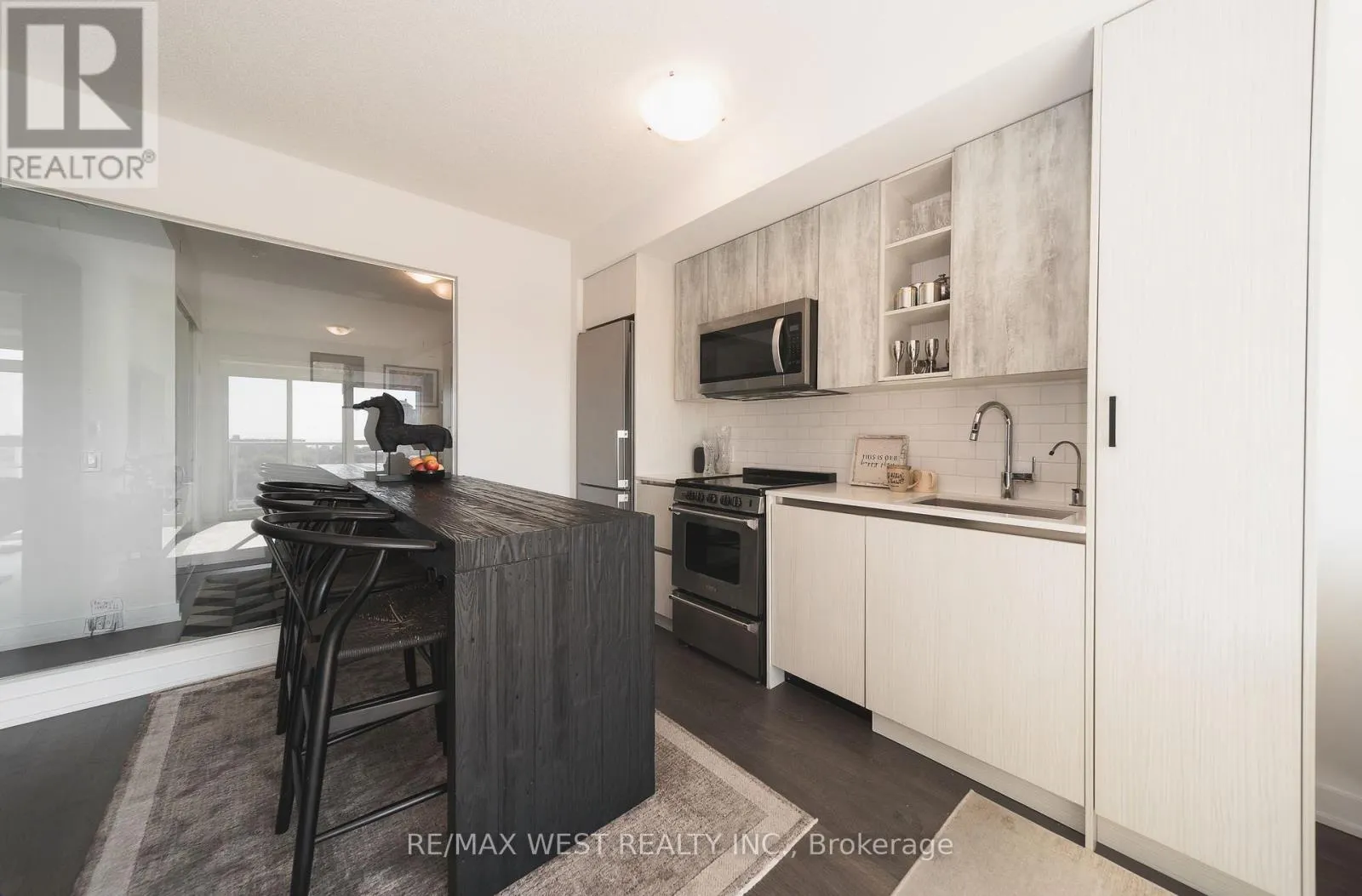 706 - 251 MANITOBA STREET