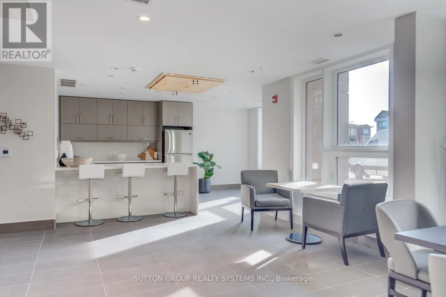 301 - 1105 LEGER WAY