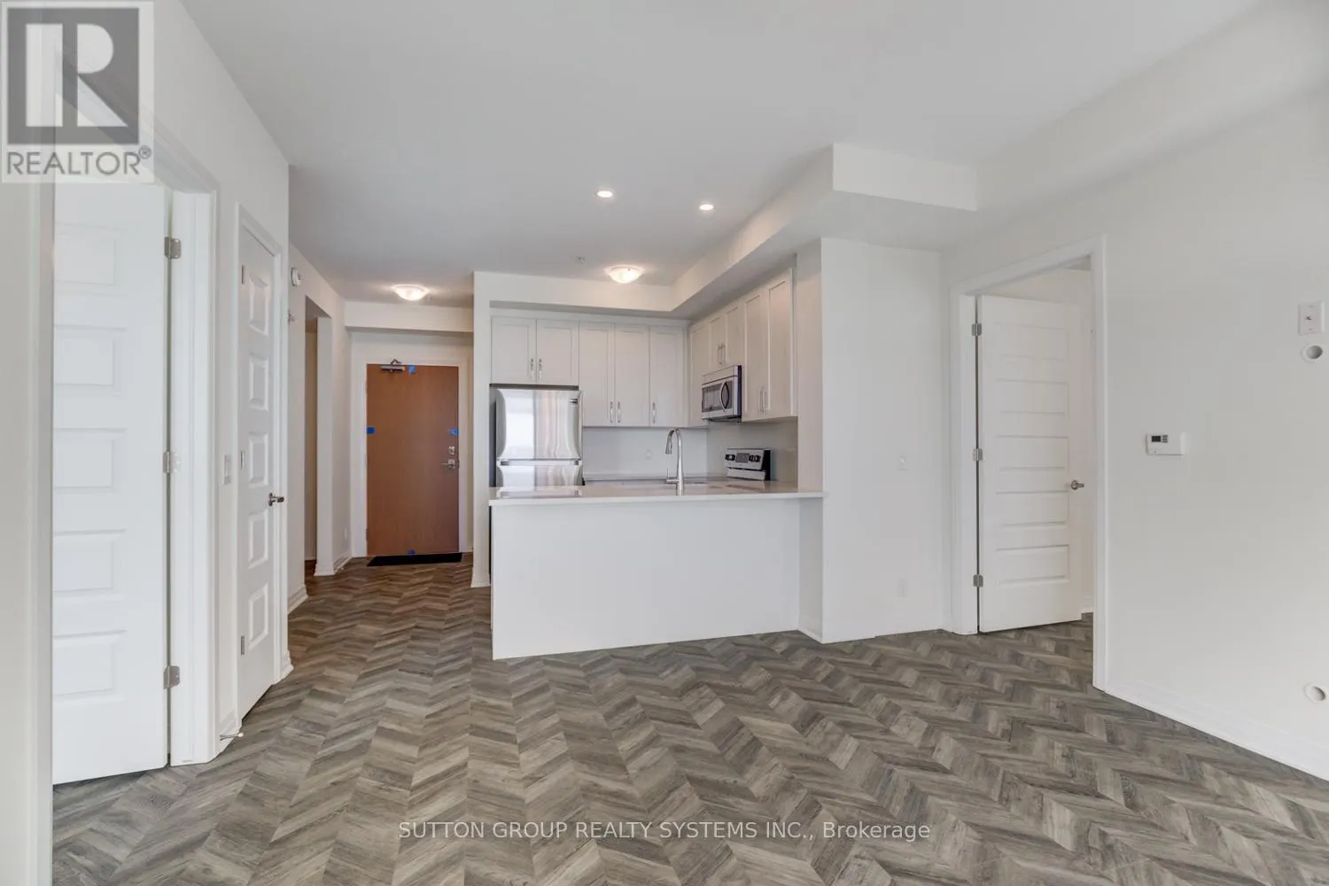 301 - 1105 LEGER WAY