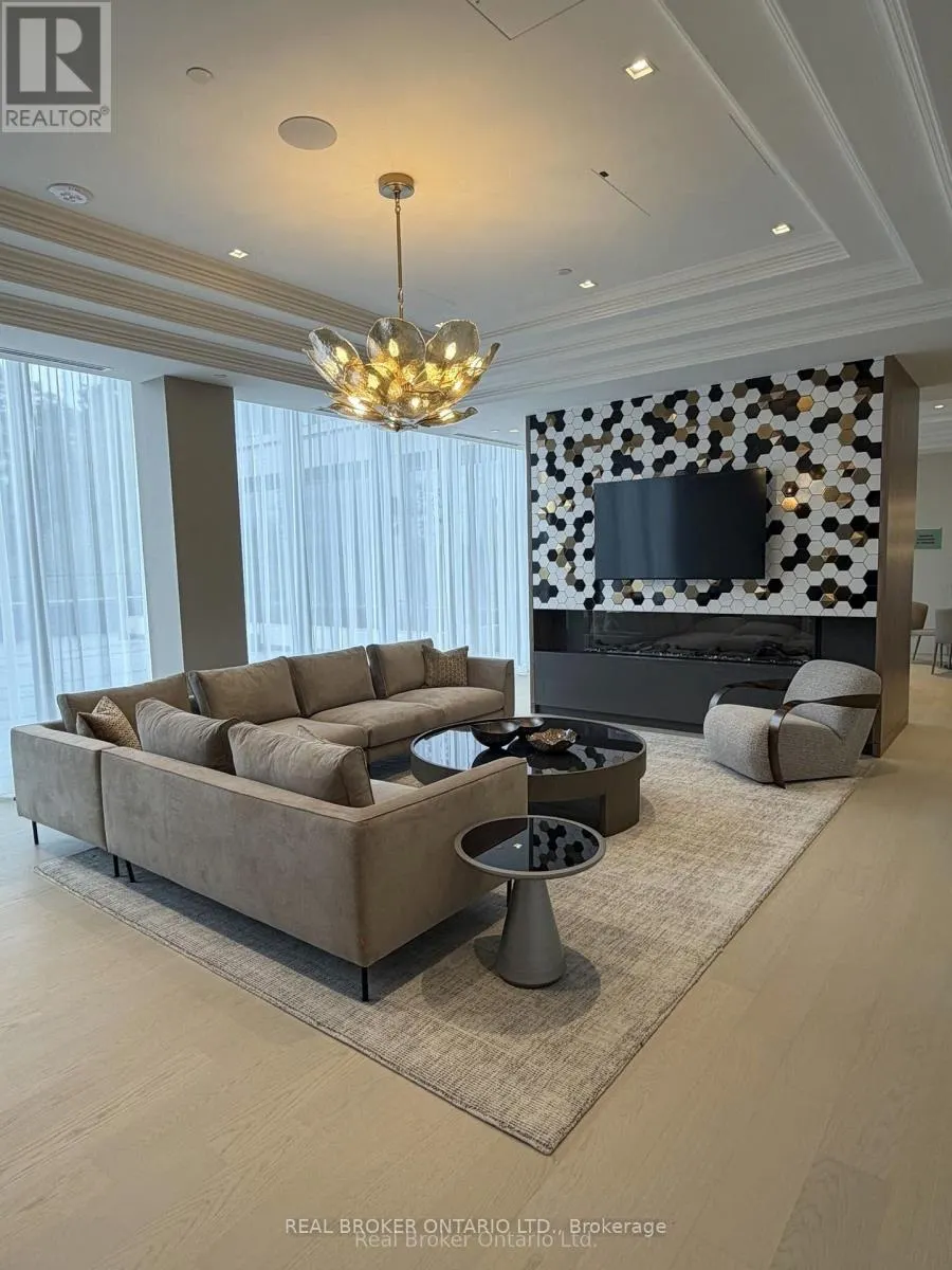 306 - 2450 BLOOR STREET W