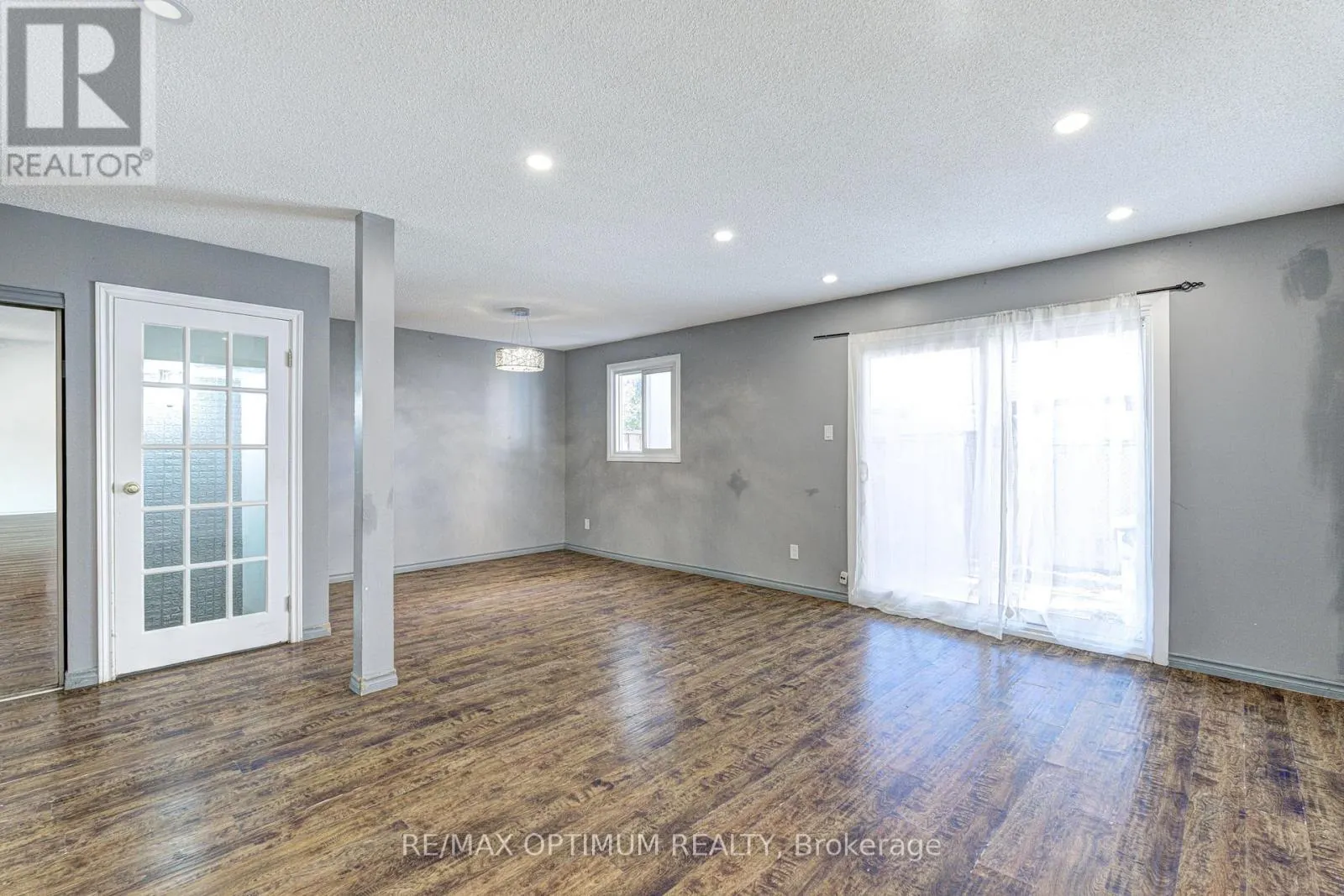 17 - 45 HANSEN ROAD N