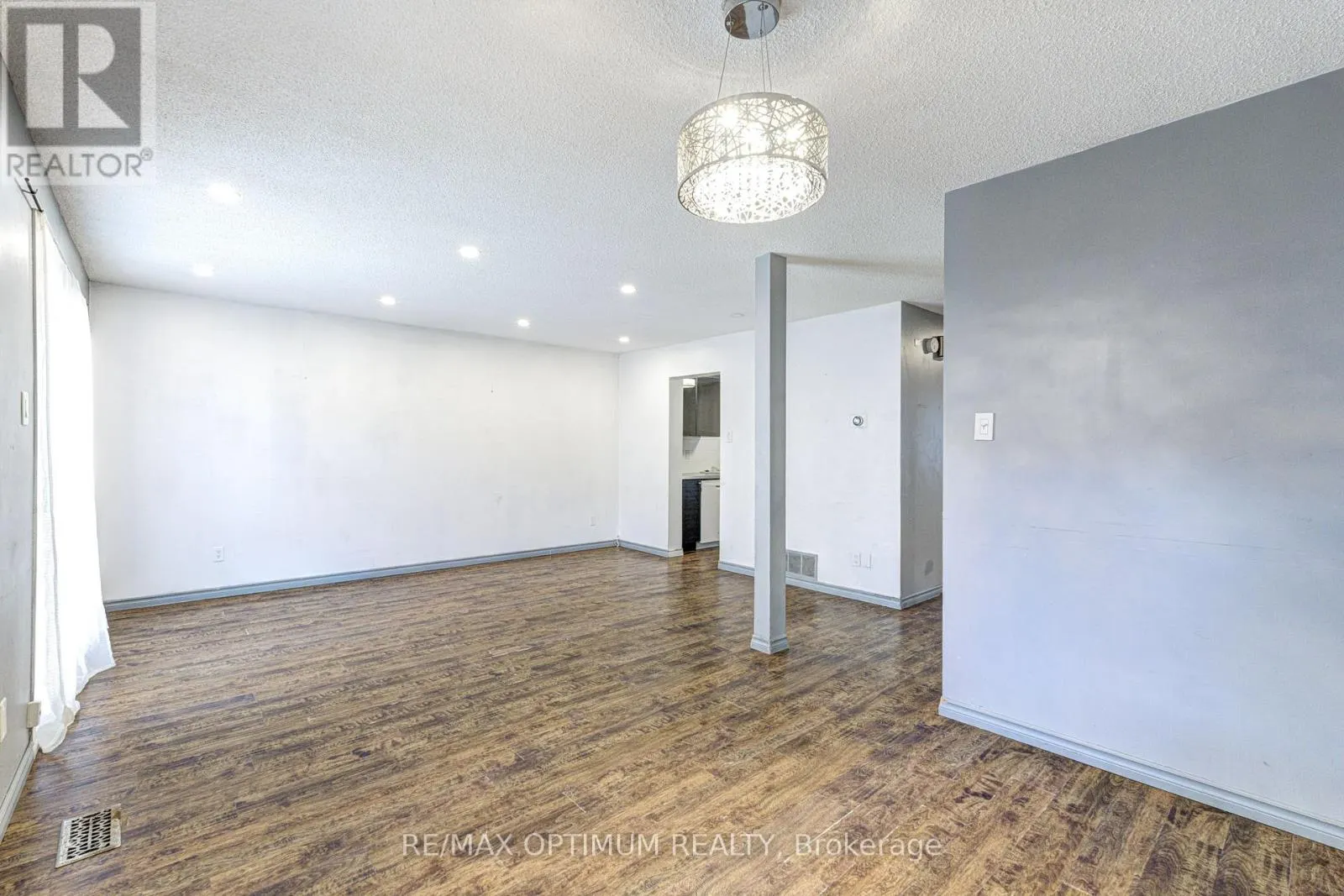 17 - 45 HANSEN ROAD N