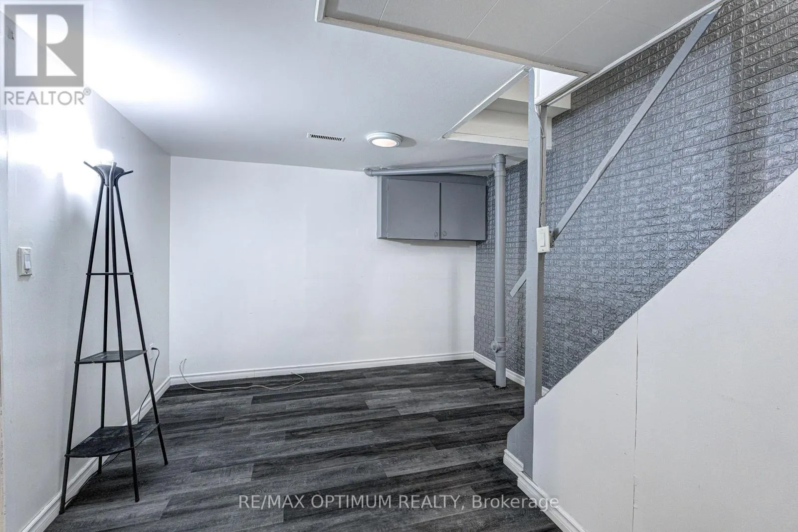 17 - 45 HANSEN ROAD N