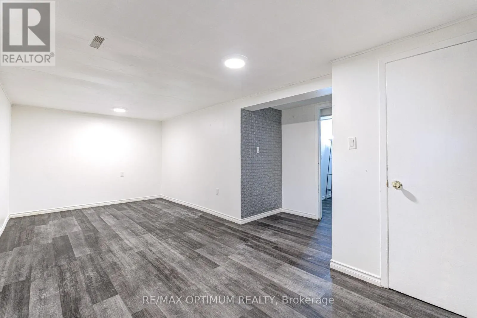 17 - 45 HANSEN ROAD N