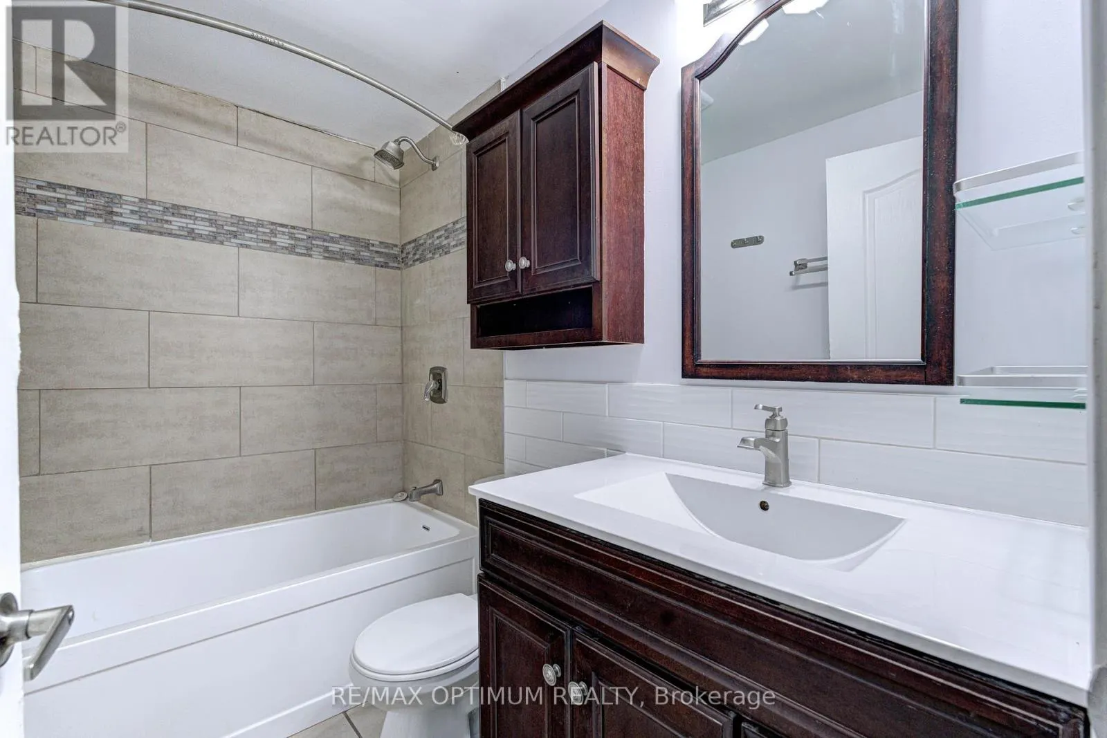 17 - 45 HANSEN ROAD N