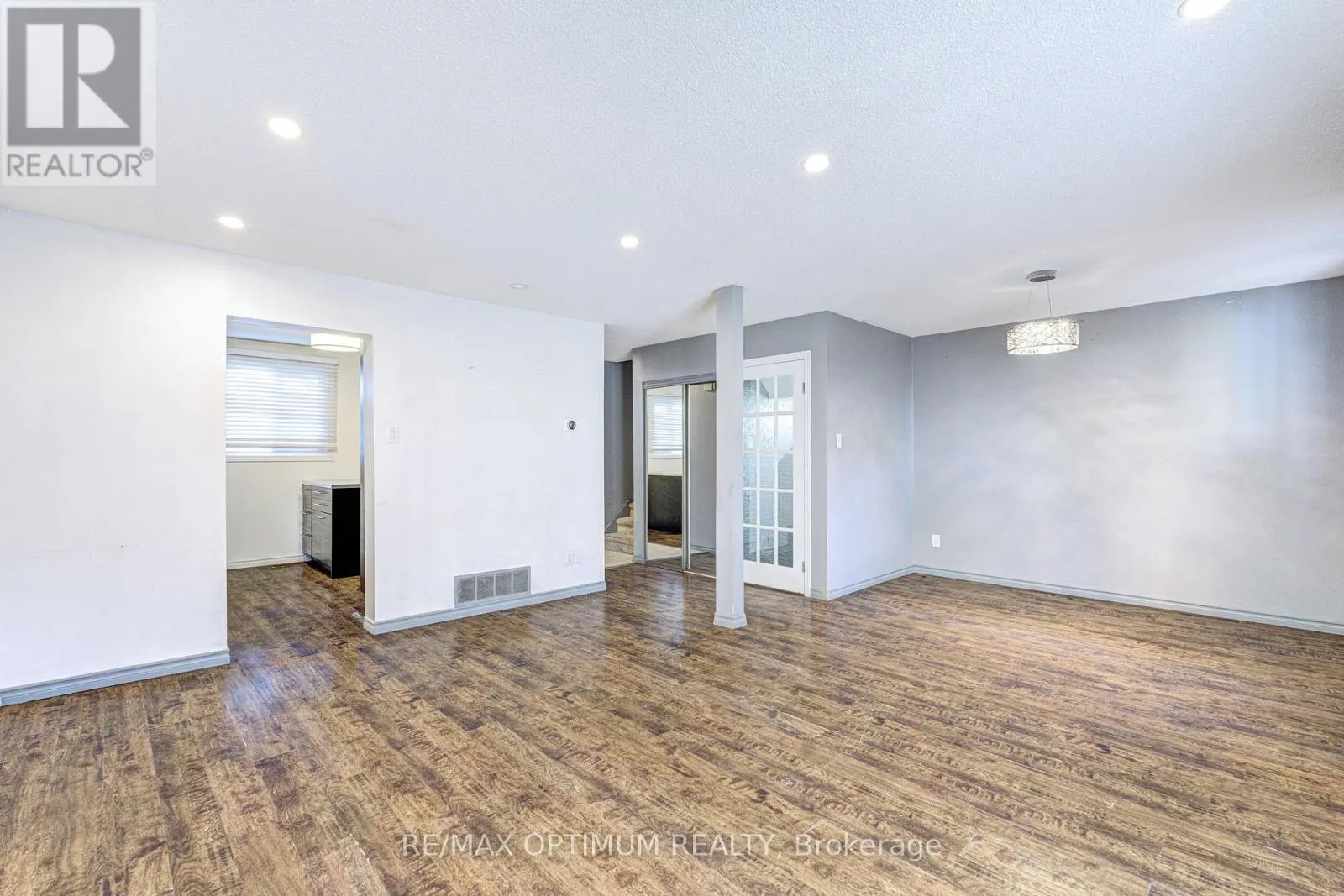 17 - 45 HANSEN ROAD N