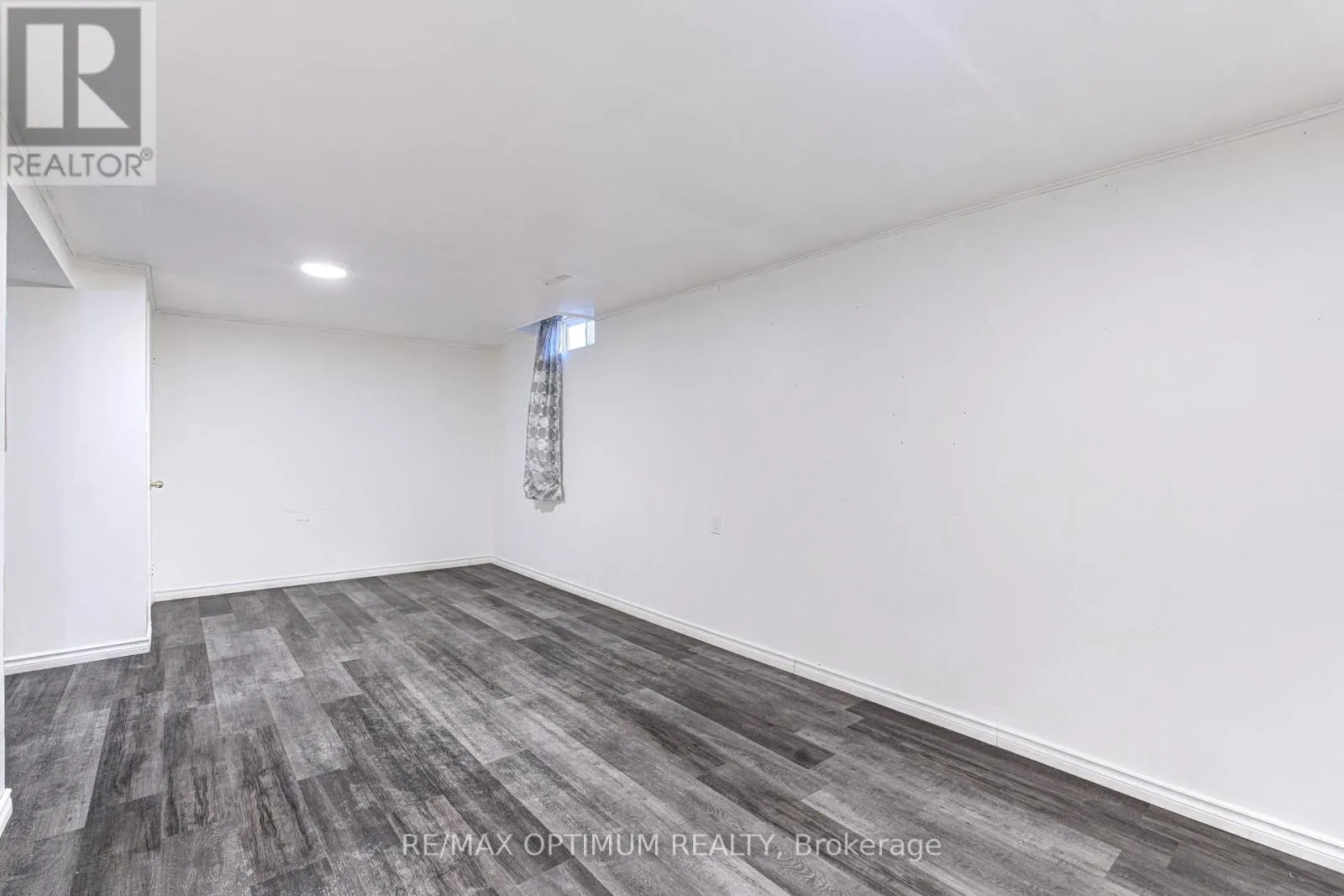 17 - 45 HANSEN ROAD N