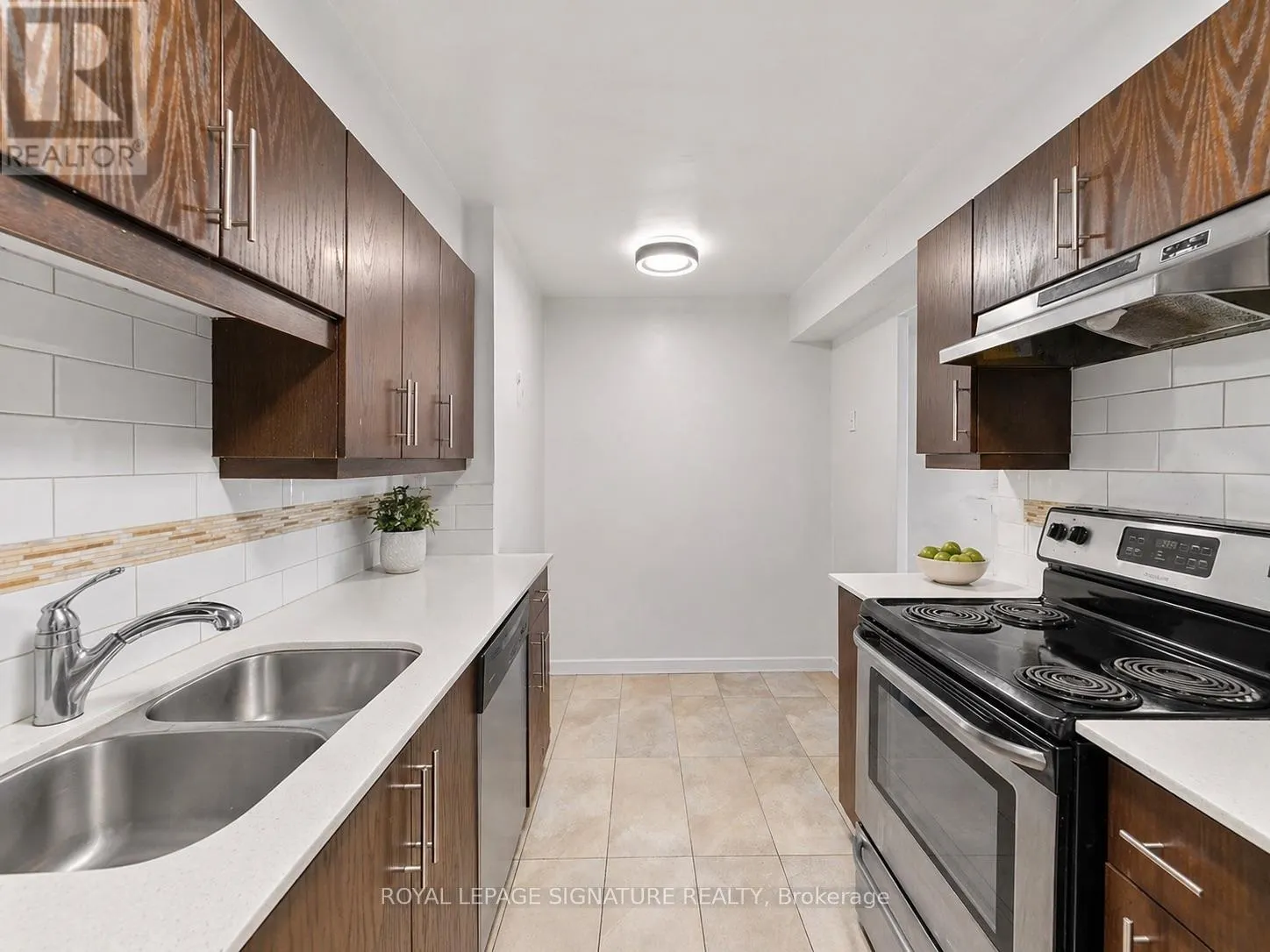 905 - 2825 ISLINGTON AVENUE