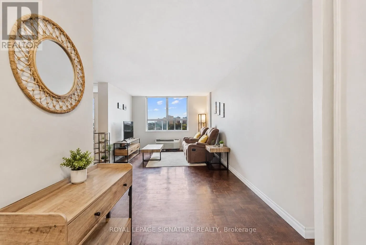 905 - 2825 ISLINGTON AVENUE