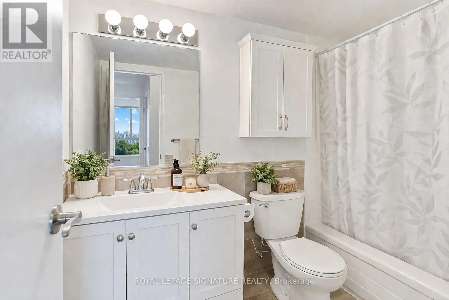 905 - 2825 ISLINGTON AVENUE