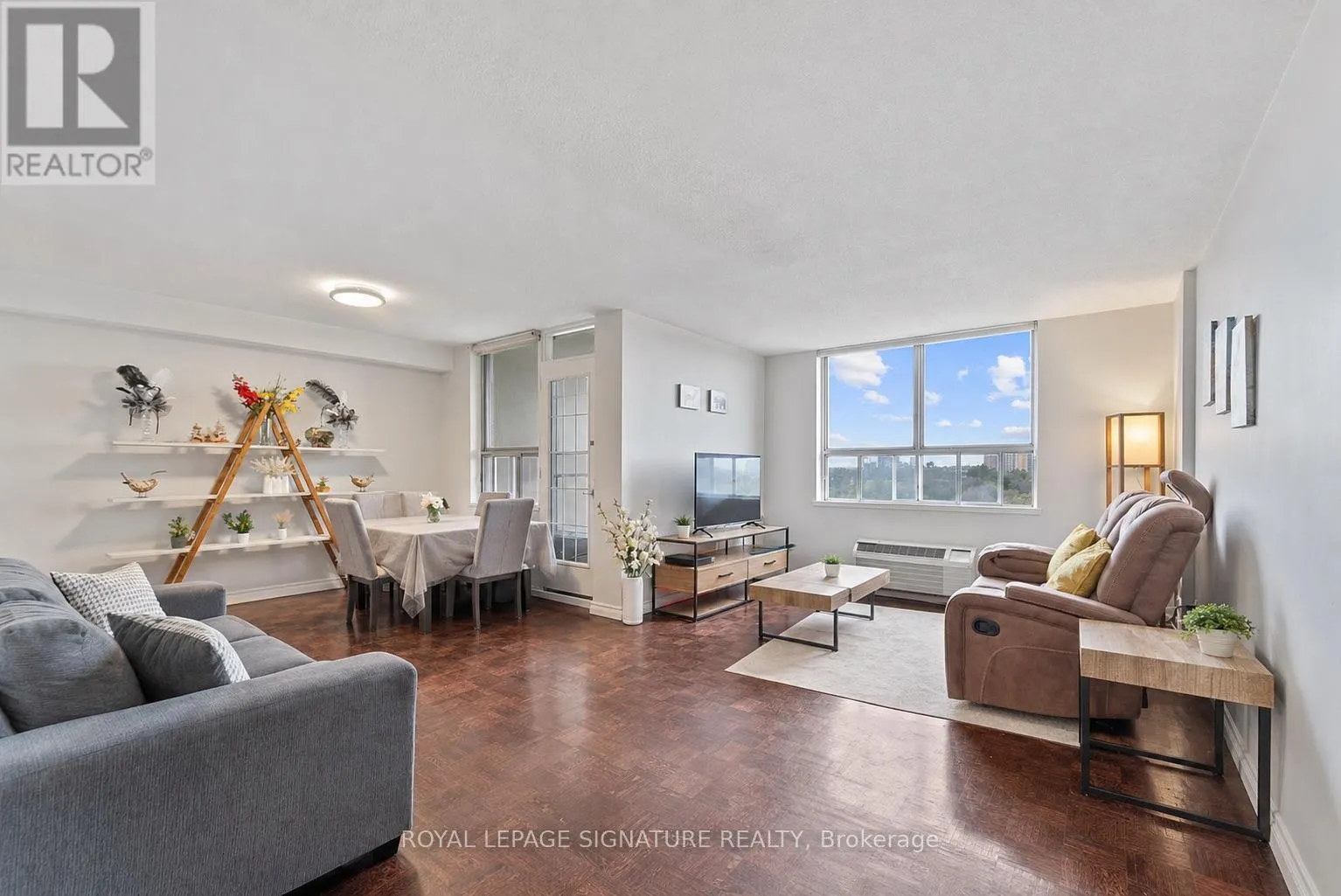 905 - 2825 ISLINGTON AVENUE