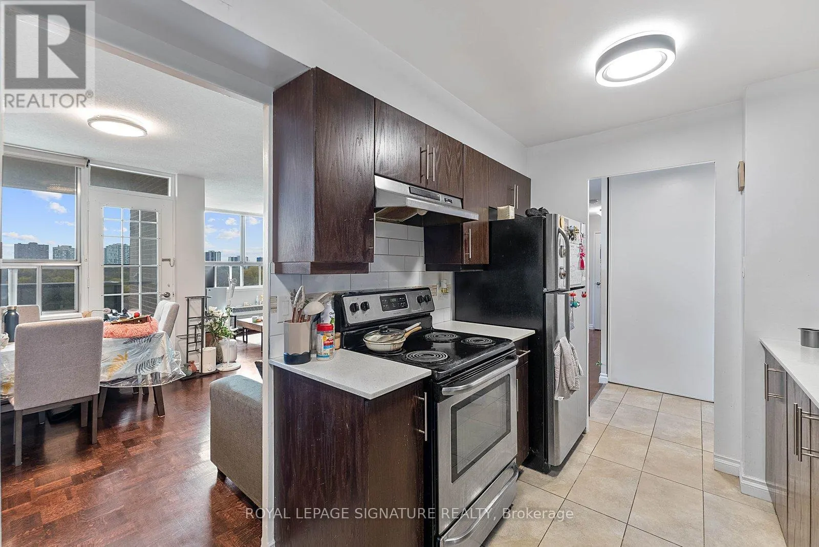 905 - 2825 ISLINGTON AVENUE