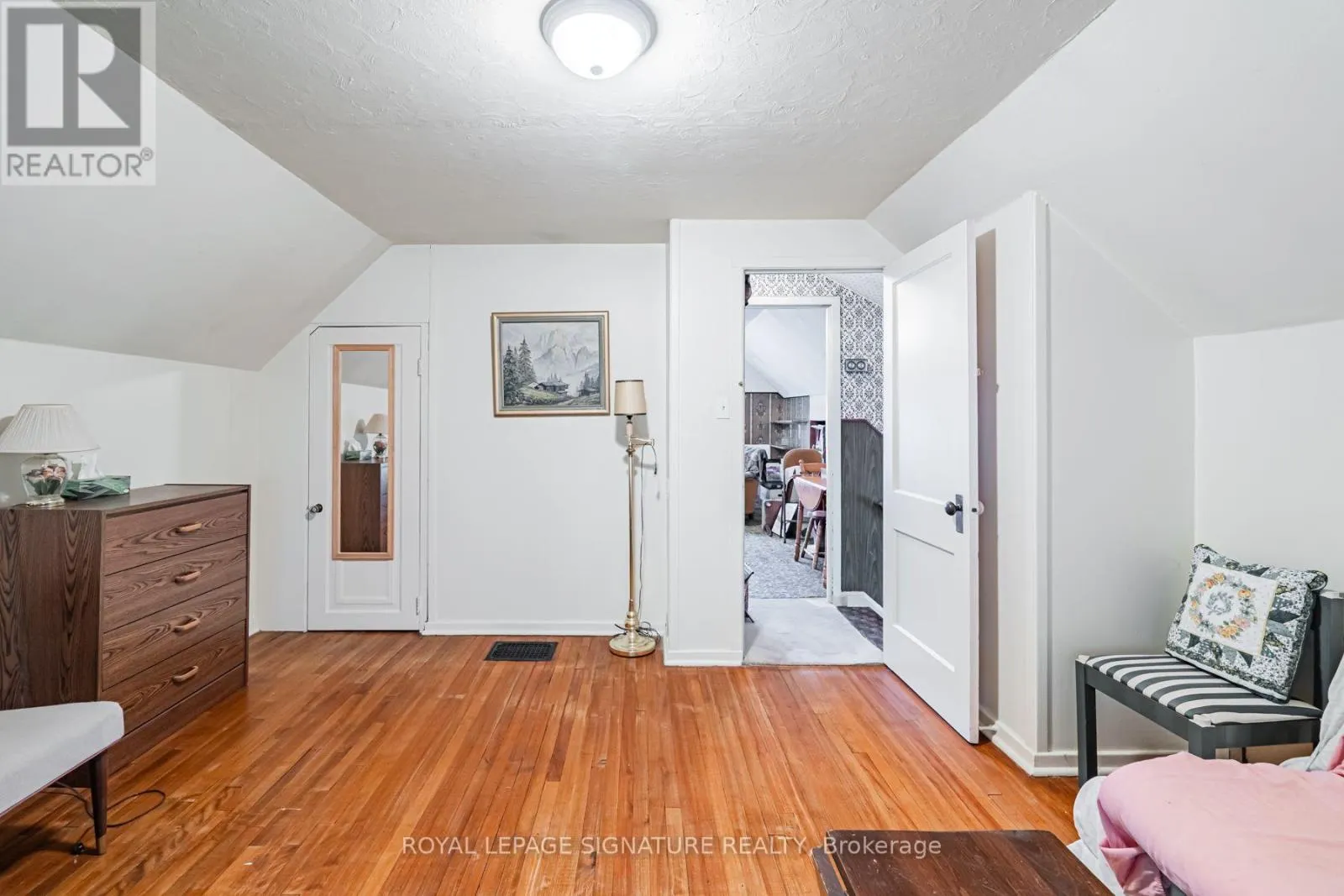 15 KEMP SQUARE