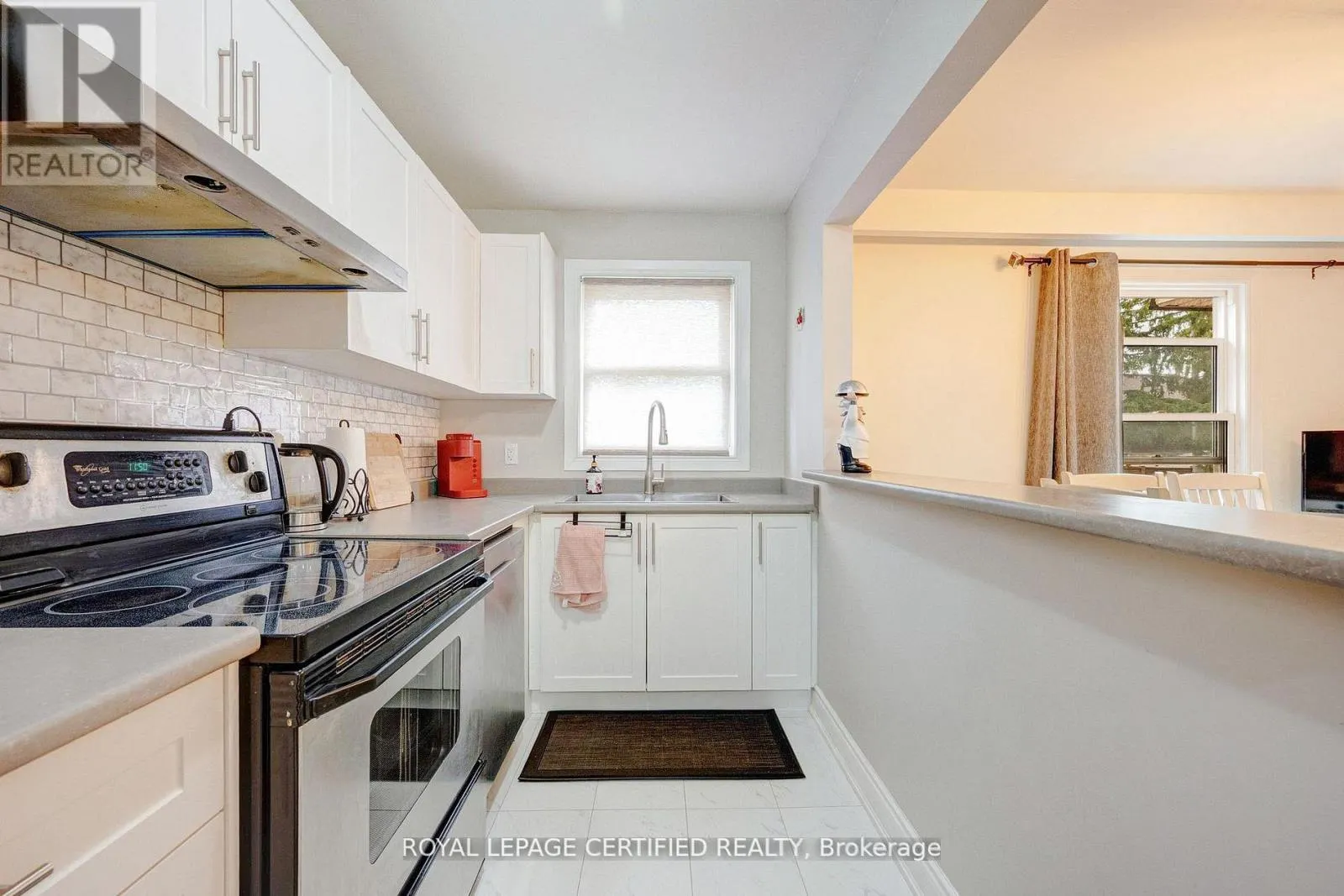 91 - 371 BRONTE STREET S
