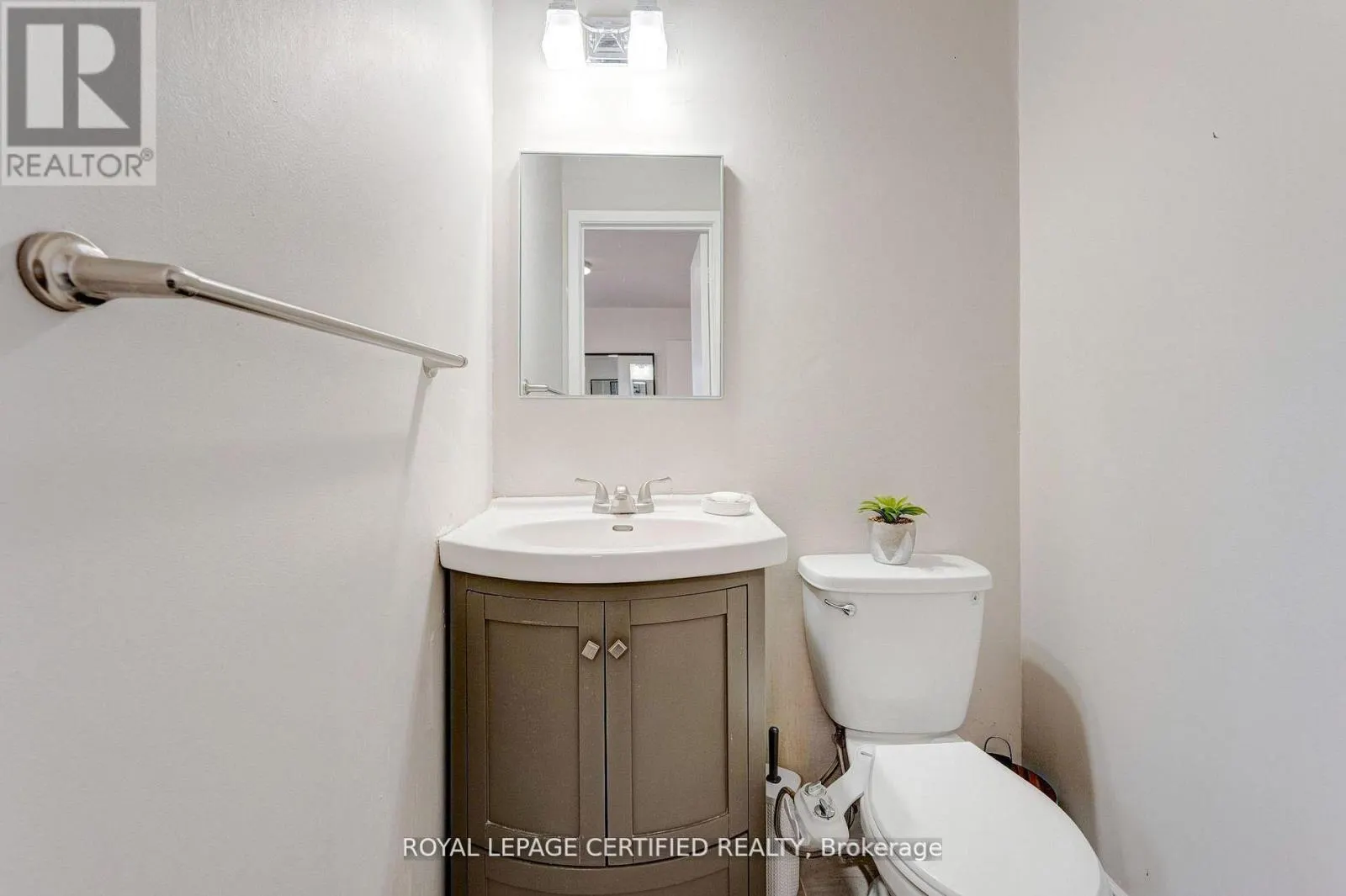 91 - 371 BRONTE STREET S
