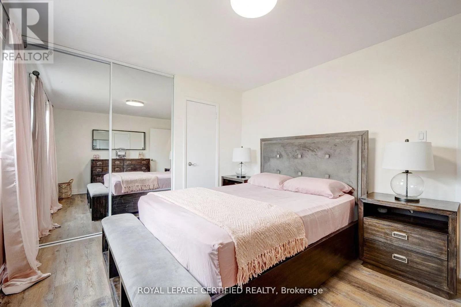 91 - 371 BRONTE STREET S