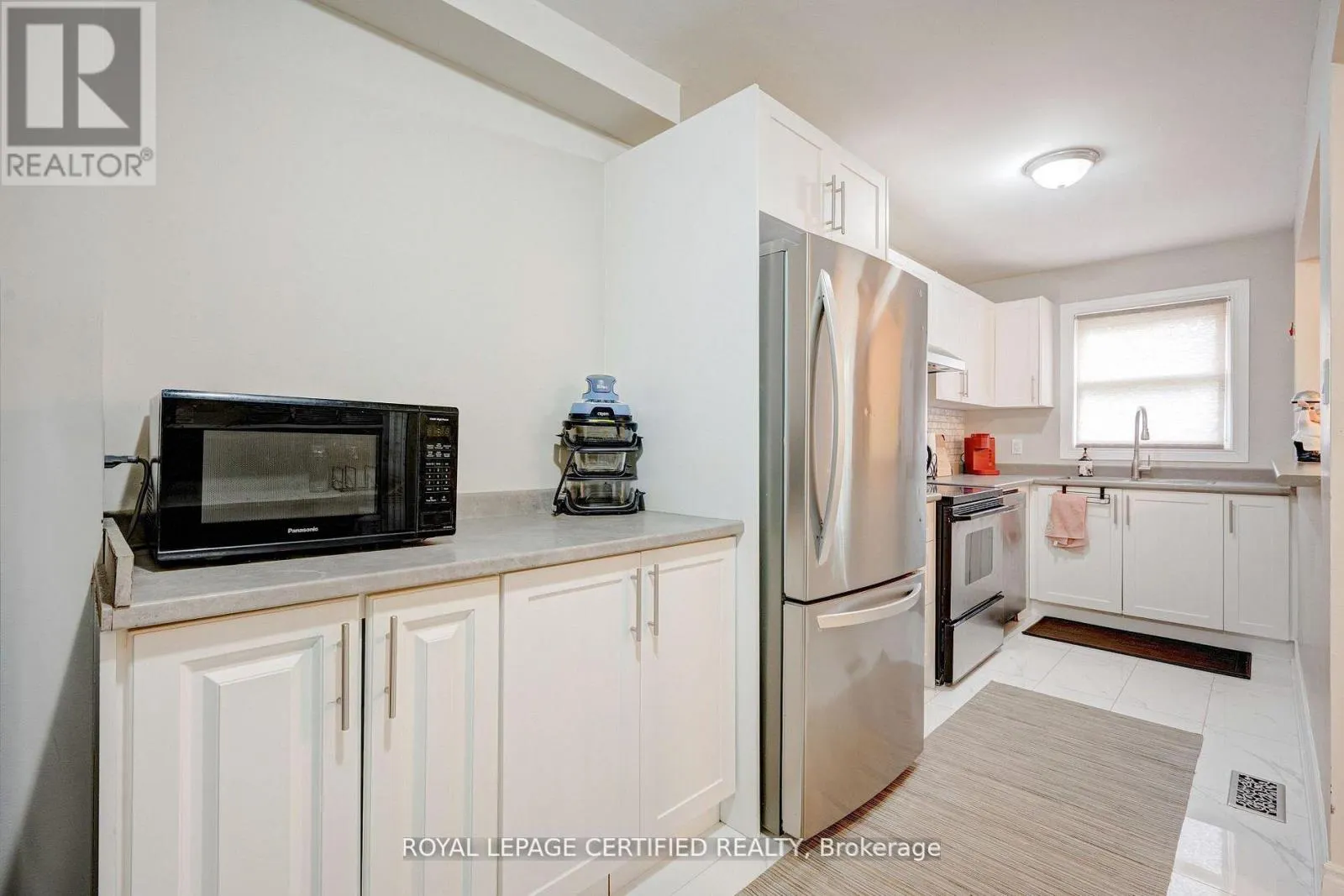 91 - 371 BRONTE STREET S