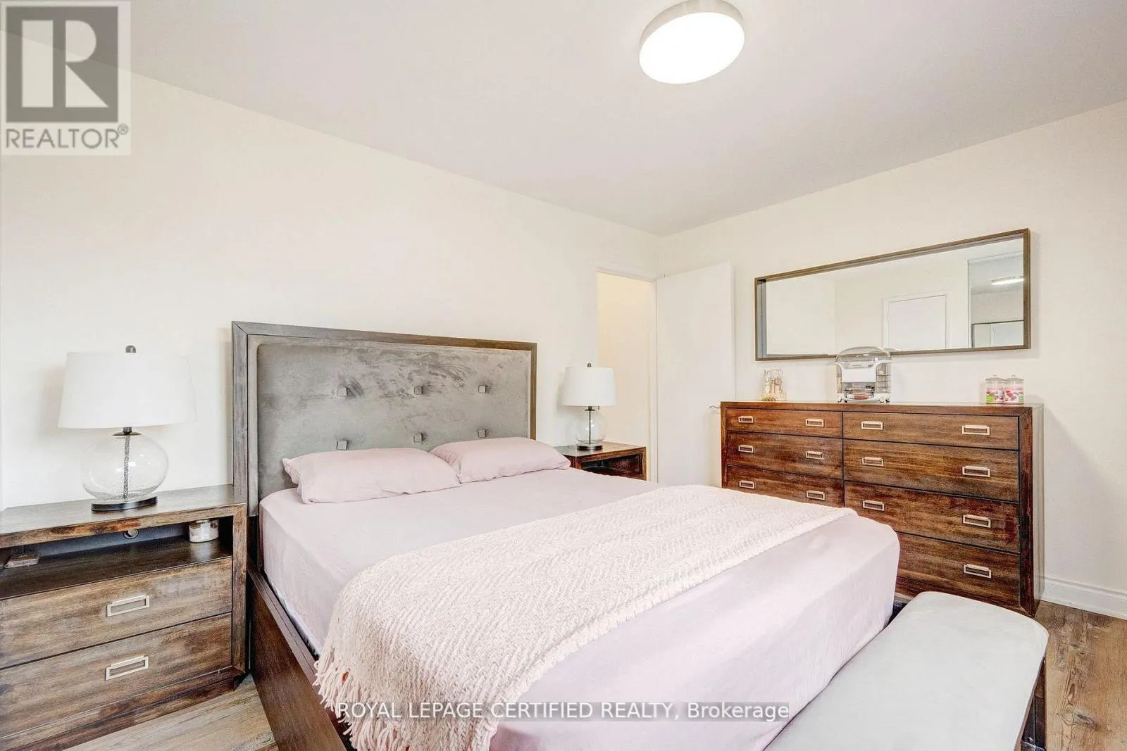 91 - 371 BRONTE STREET S