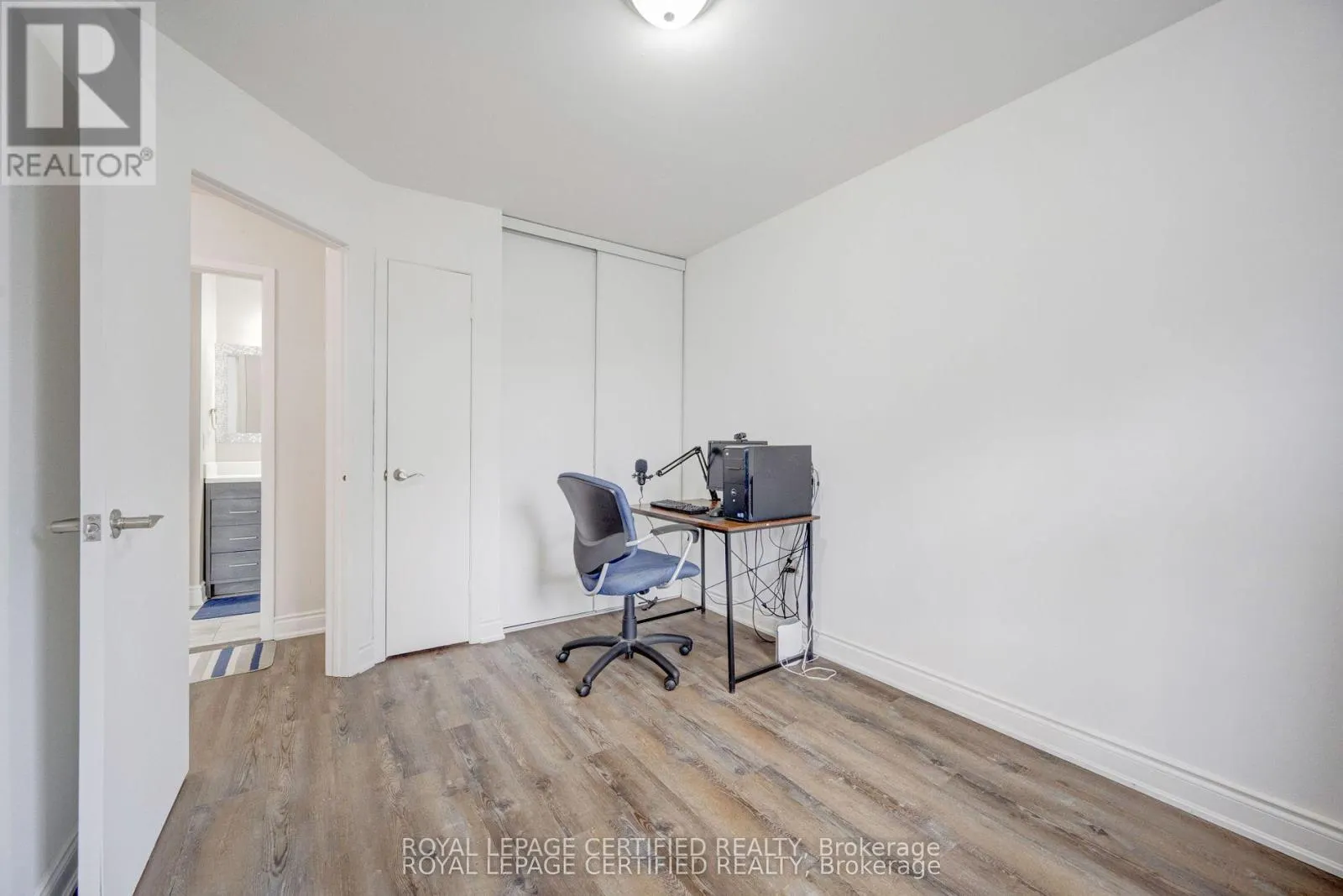 91 - 371 BRONTE STREET S