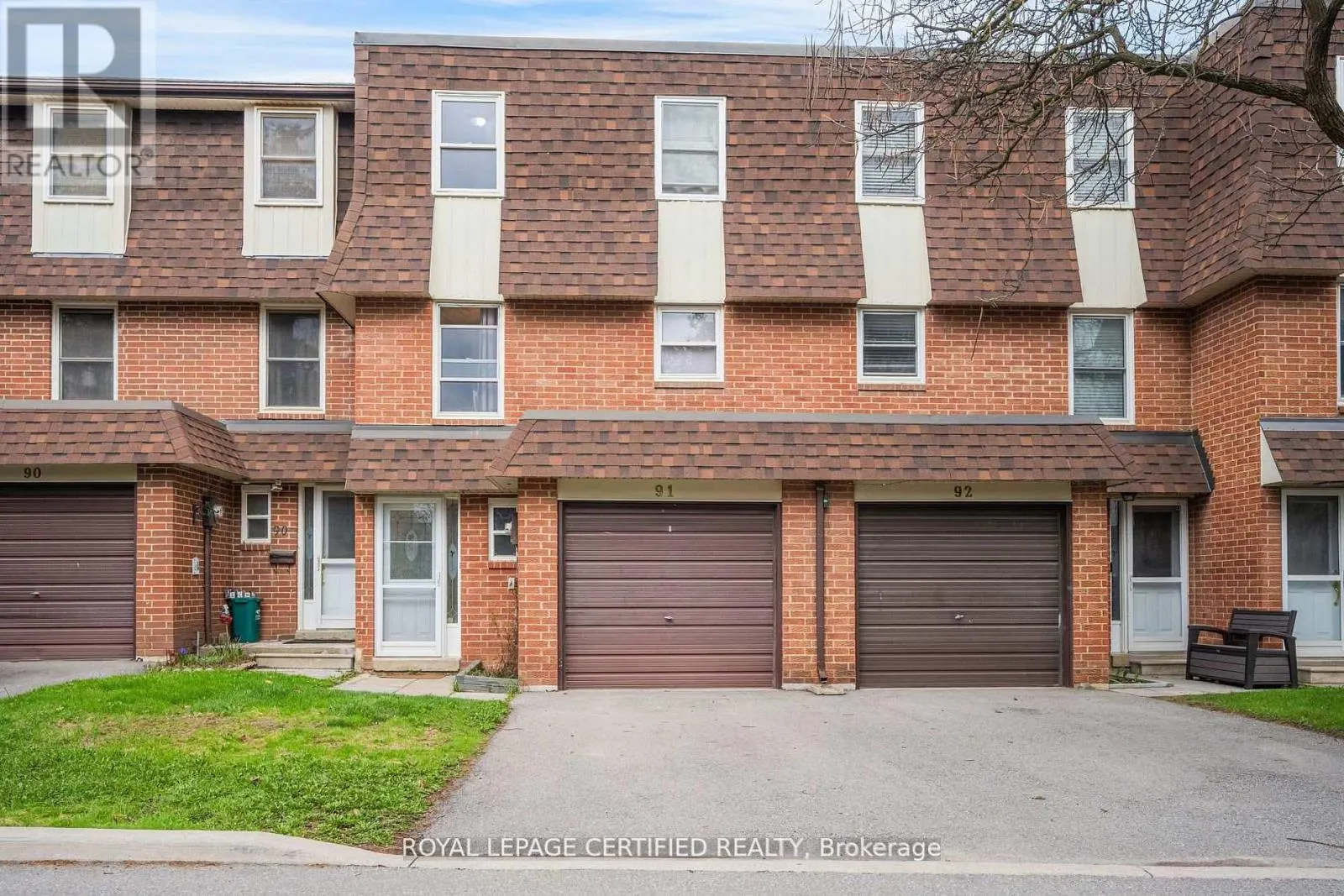 91 - 371 BRONTE STREET S