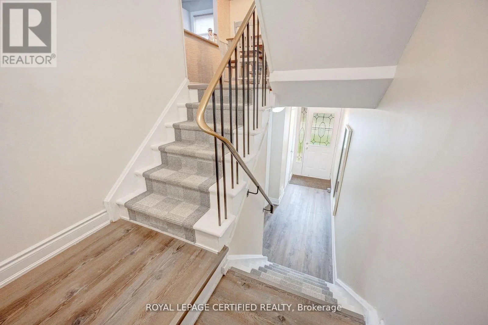 91 - 371 BRONTE STREET S