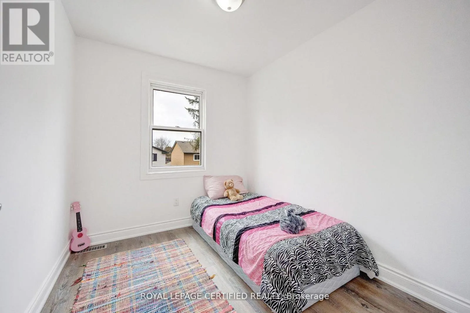 91 - 371 BRONTE STREET S
