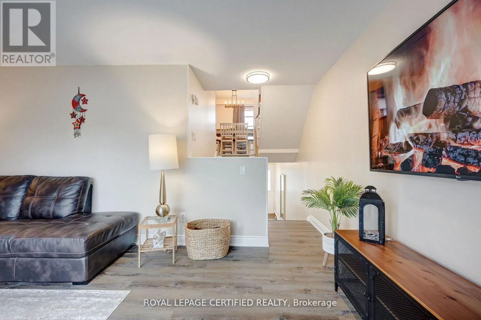 91 - 371 BRONTE STREET S