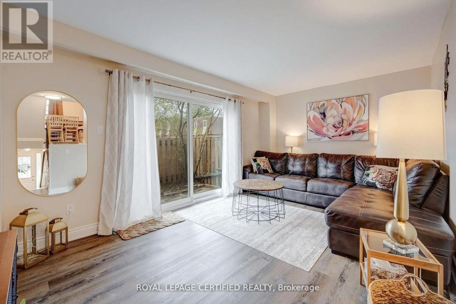 91 - 371 BRONTE STREET S