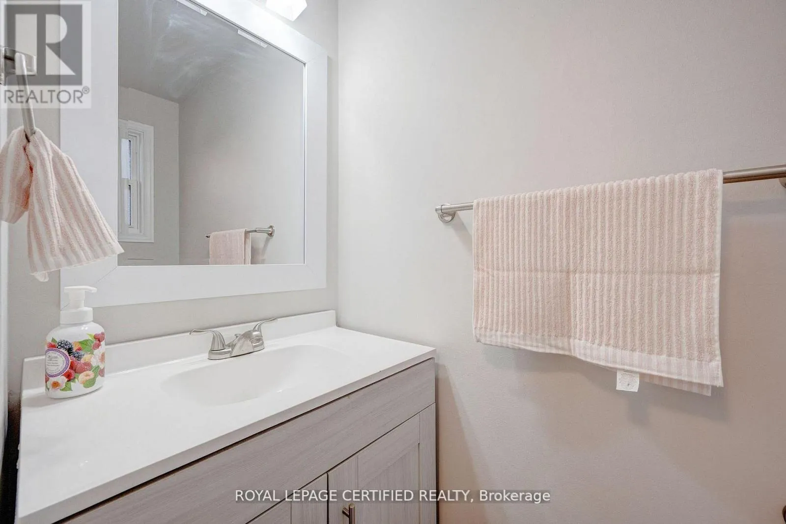 91 - 371 BRONTE STREET S