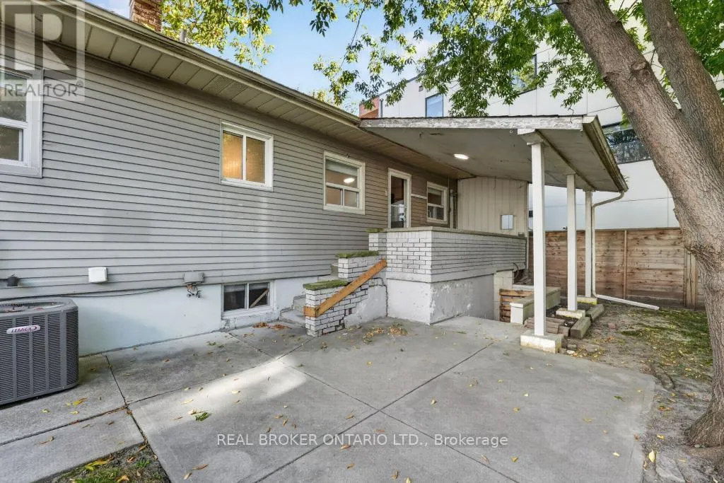 1024 ROOSEVELT ROAD