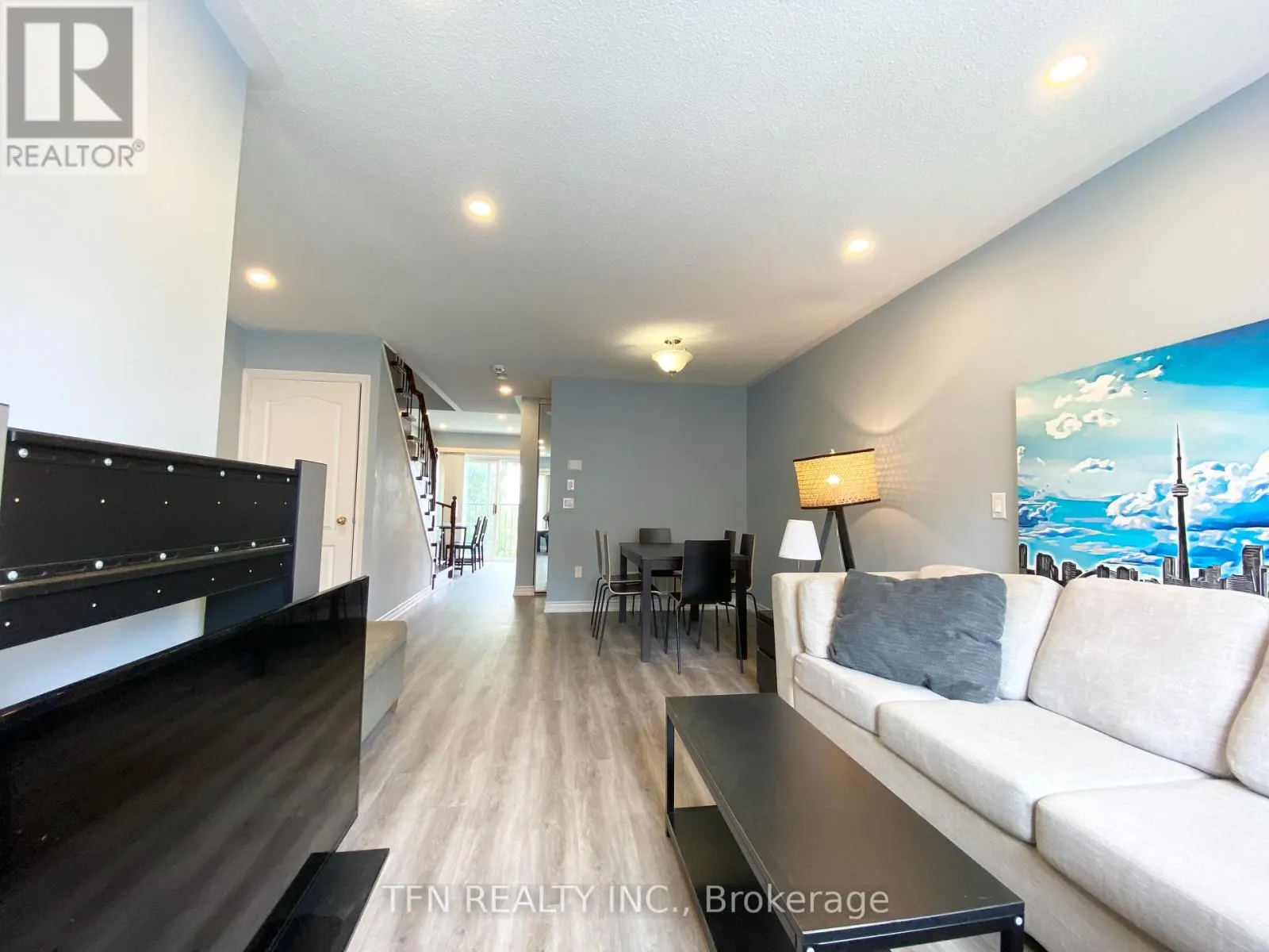 42 - 3020 CEDARGLEN GATE