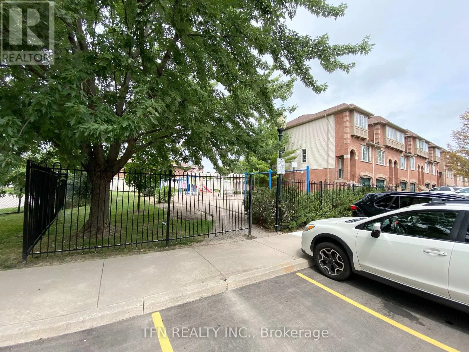 42 - 3020 CEDARGLEN GATE
