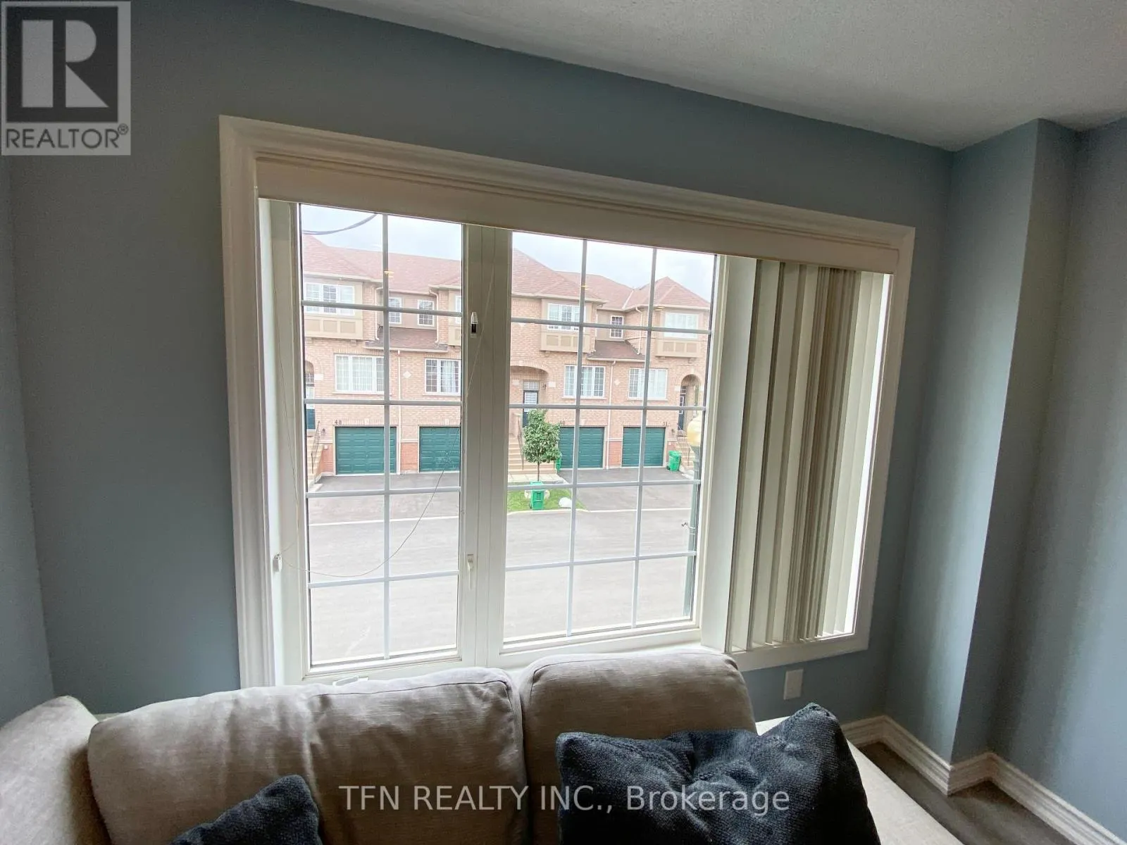 42 - 3020 CEDARGLEN GATE