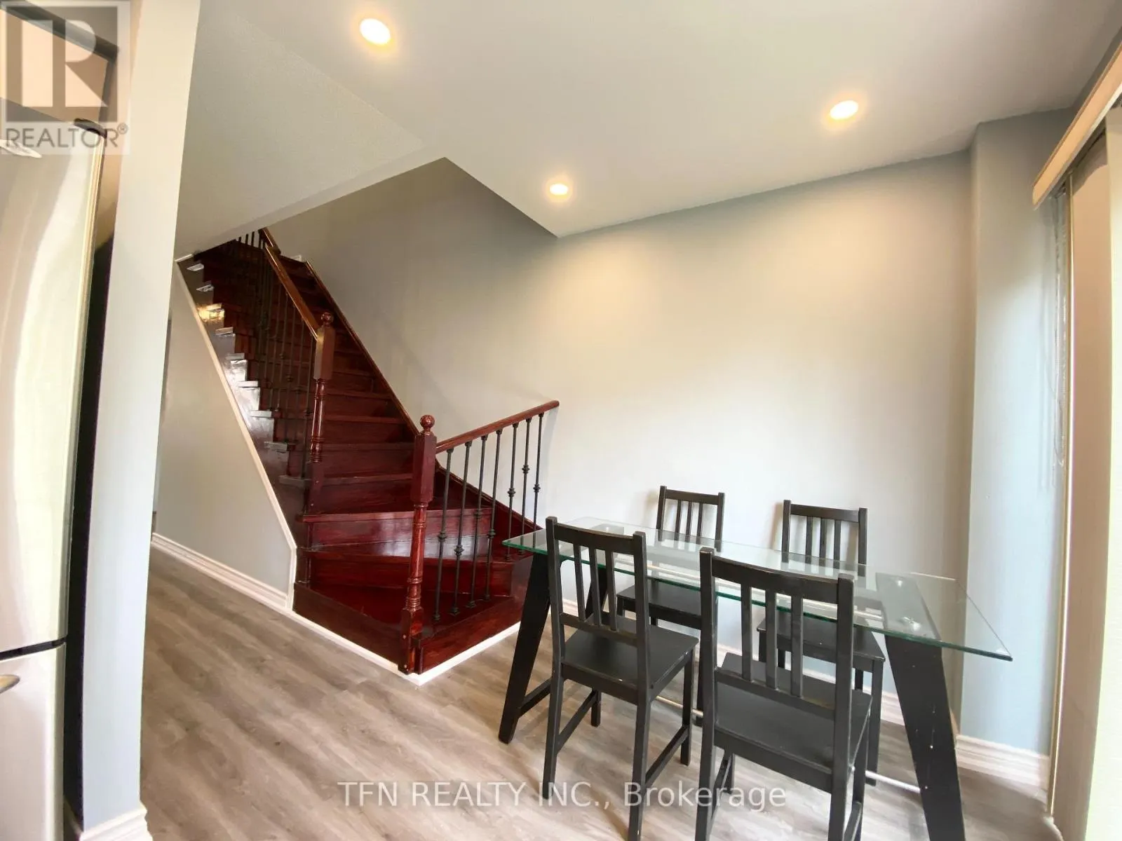 42 - 3020 CEDARGLEN GATE