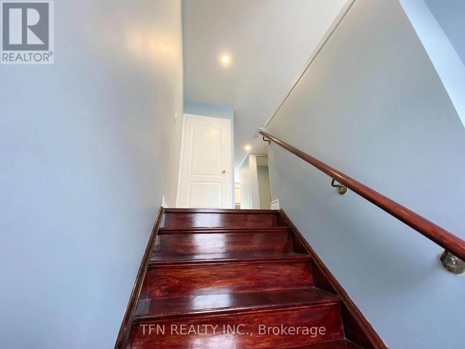 42 - 3020 CEDARGLEN GATE