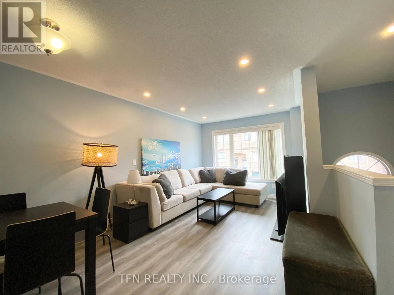 42 - 3020 CEDARGLEN GATE